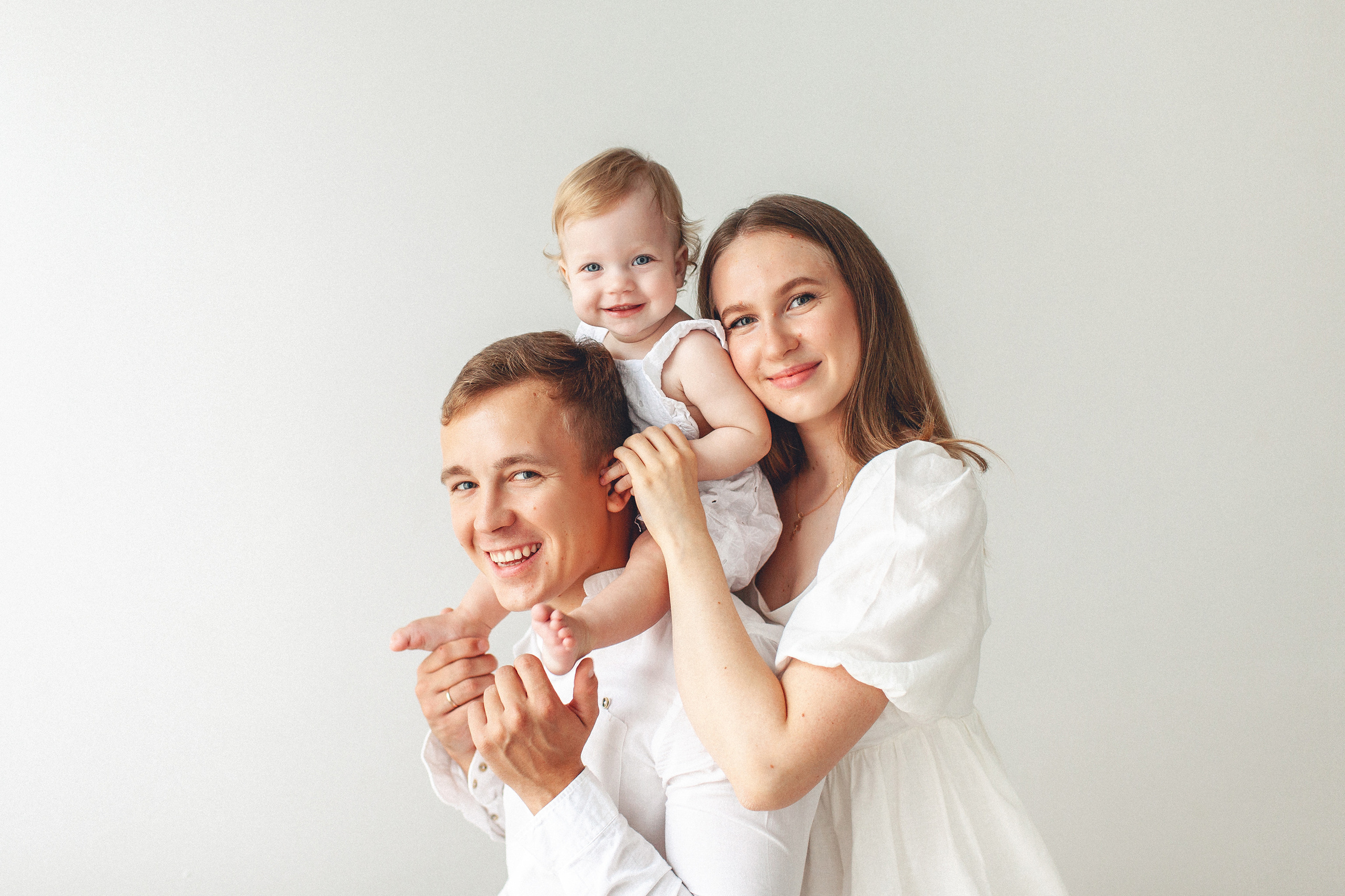 Семейная фотосессия с годовалой малышкой. Детский фотограф в Самаре