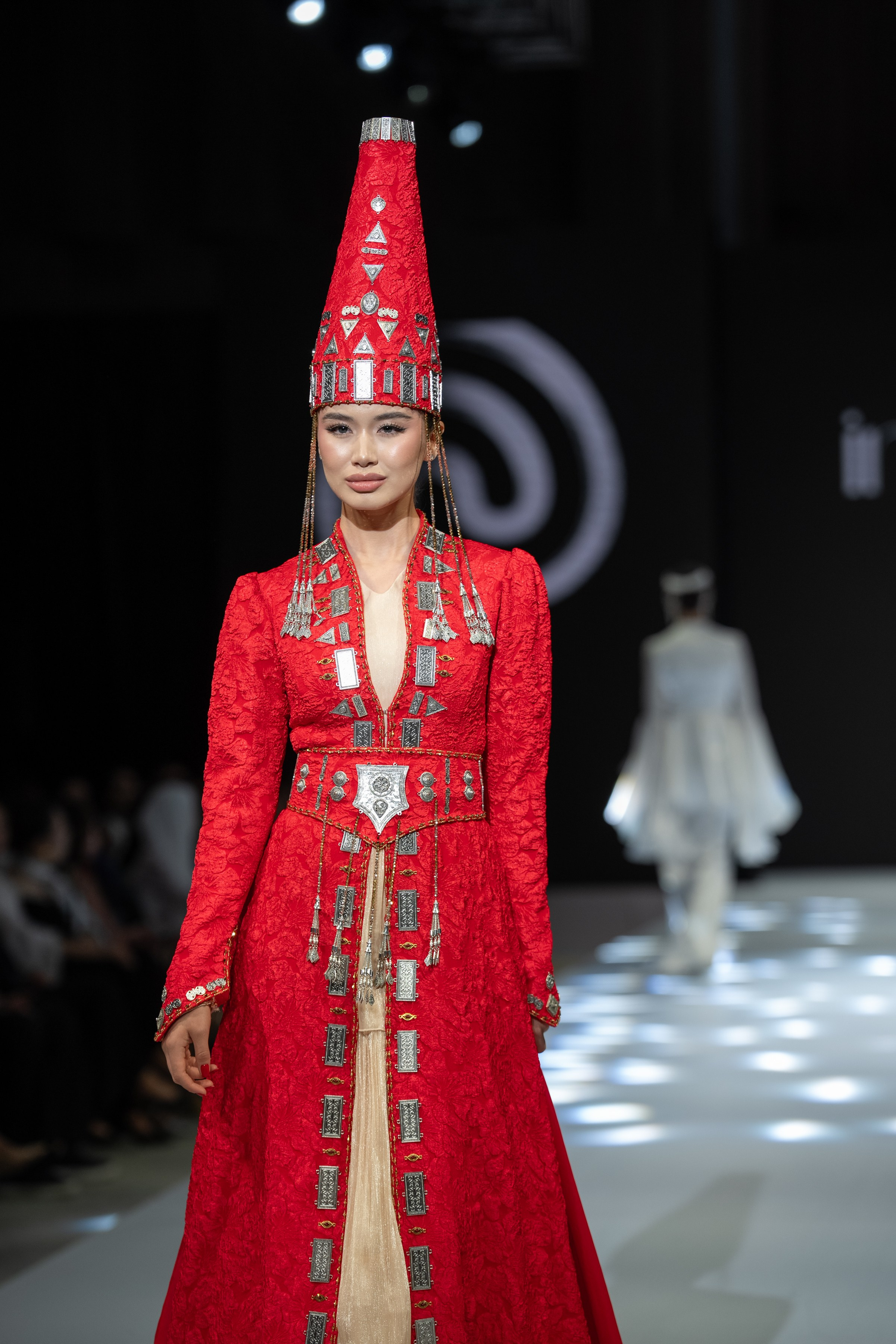 EURASIAN FASHION WEEK Innes. Сайт Алматинского НЮ АРТ, будуар и фэшн фотографа Дениса Карпенко