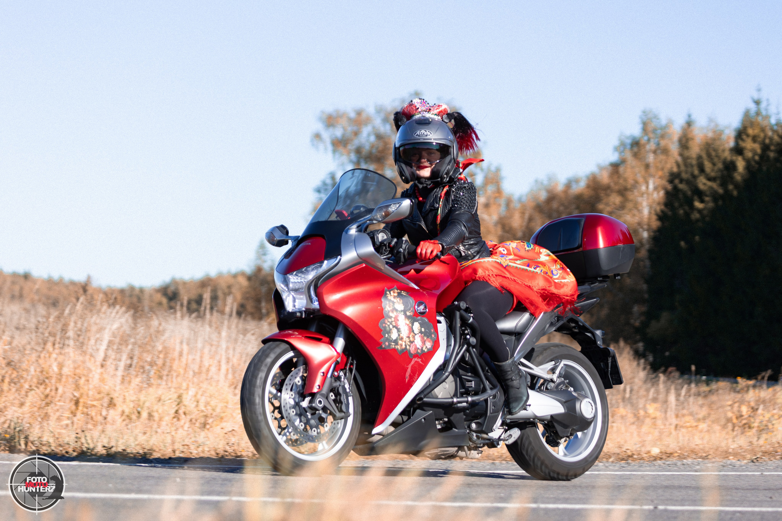 Мотоциклы на улицах города. Фотограф Ольга Гирусова «Пантерочка» Москва