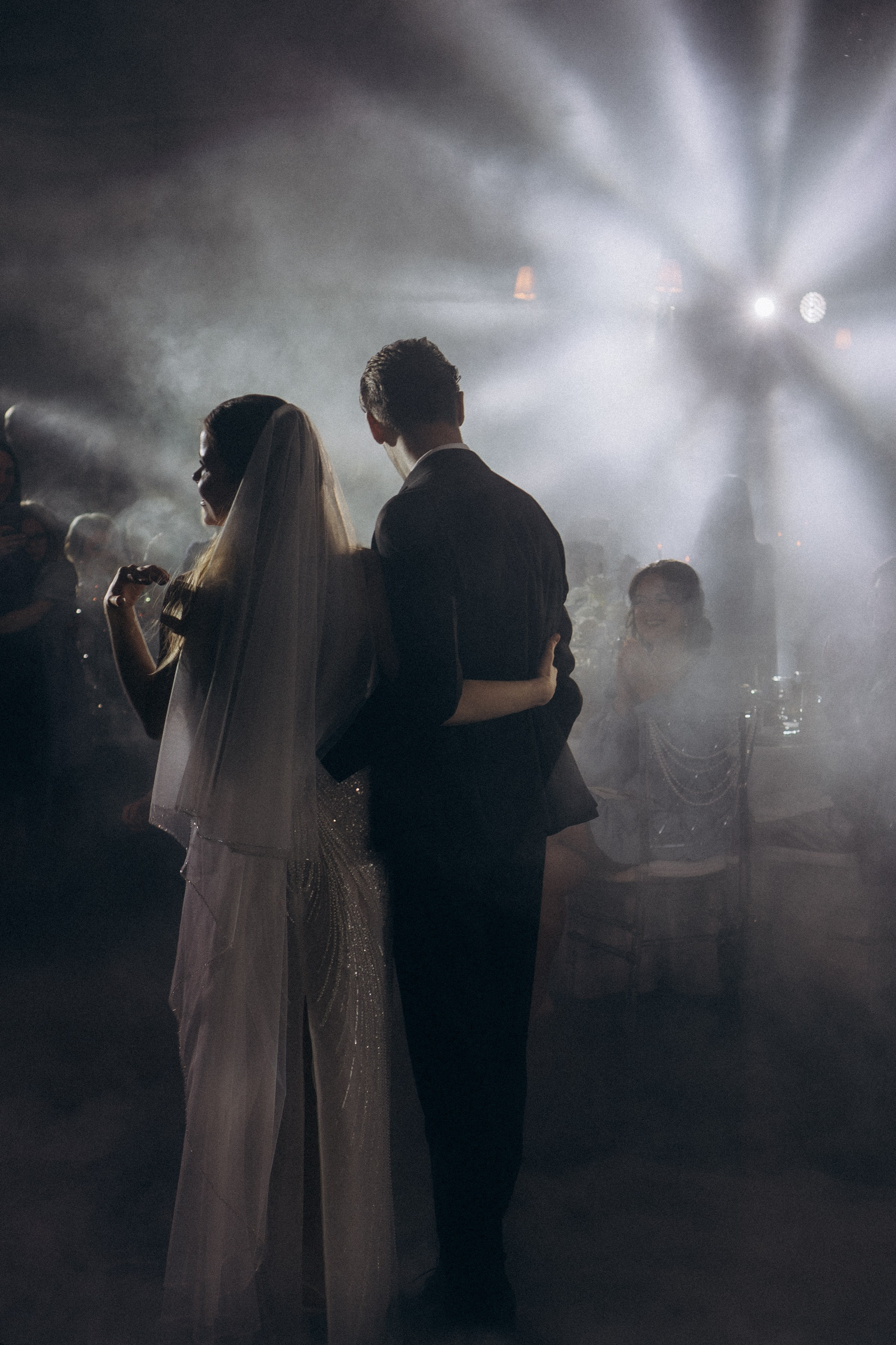 ПЕРВЫЙ ТАНЕЦ МОЛОДЫХ НА БАНКЕТЕ. ТРОГАТЕЛЬНЫЙ МОМЕНТ (СНЯТО В СИБИРЕ В НИЖНЕВАРТОВСКЕ). Профессиональный фотограф, Санкт-Петербург — Виктория Богомолова