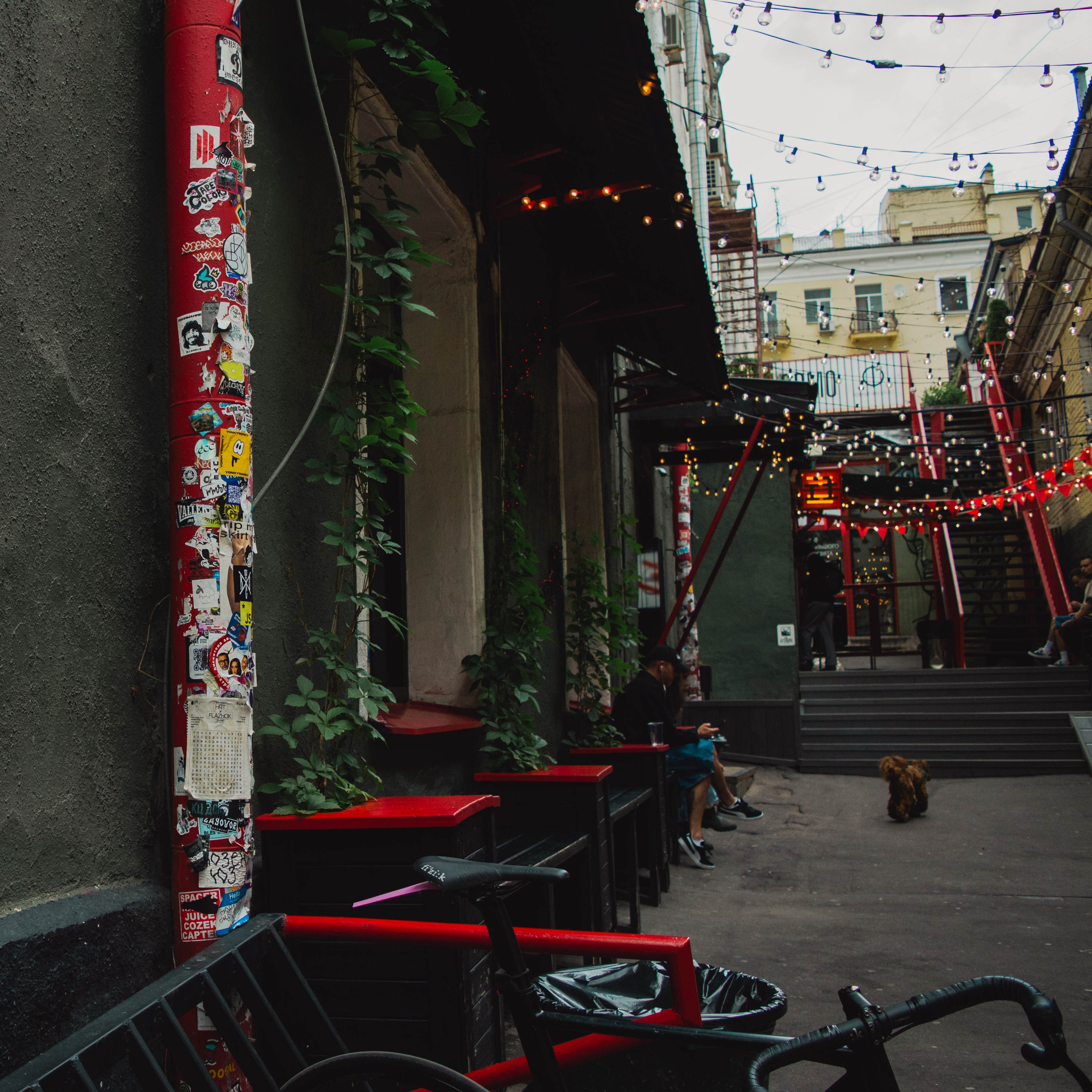 Типология «Стикербомбинг в городе». Фотограф Анастасия Лощакова в Москве