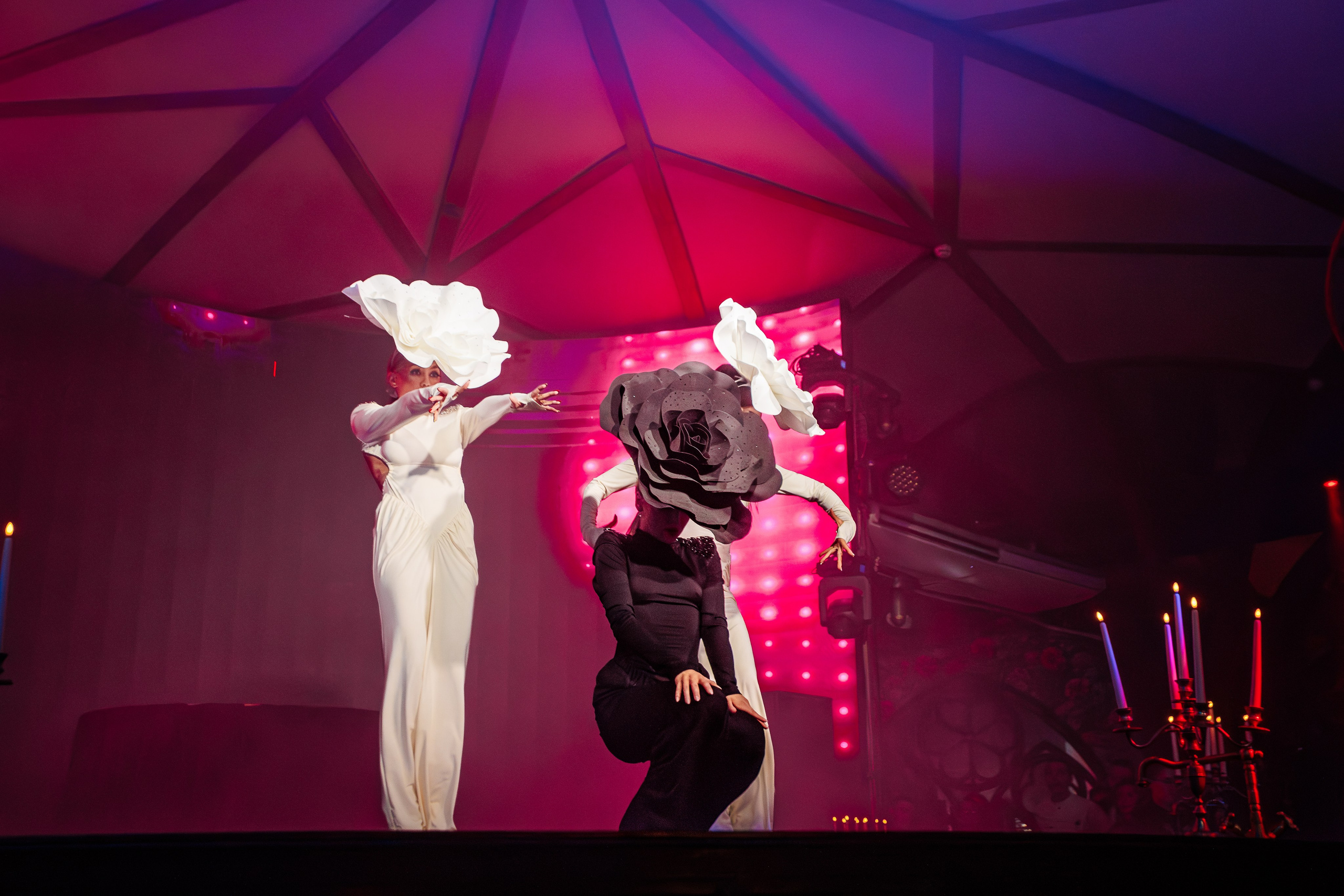 Новогодняя шоу-программа «MAGIC TIME» в PTIZZA BAR_Ялта_31.12.2025. Аминов Руслан | Фотограф