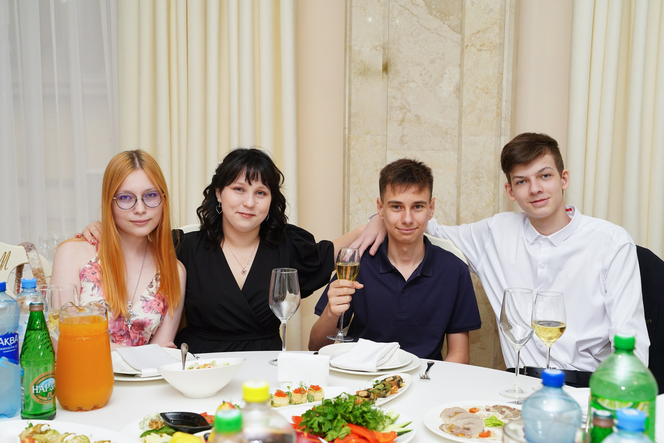 Ресторан- Выпускной 11 кл. MEMENTO.Выпускные альбомы, школьные, юбилейные и другие книги. Ростов-на-Дону