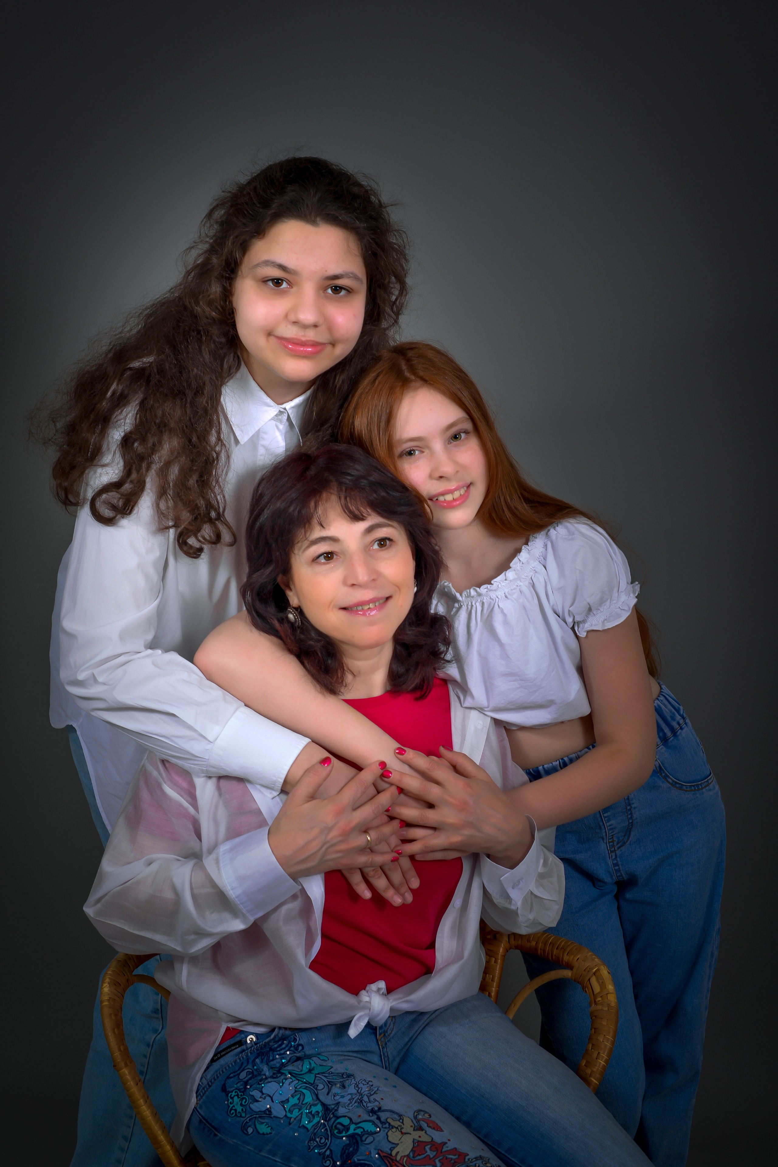 ДОЧКИ, ВНУЧКИ, БАБУШКА. Фотограф Юлия Антушева