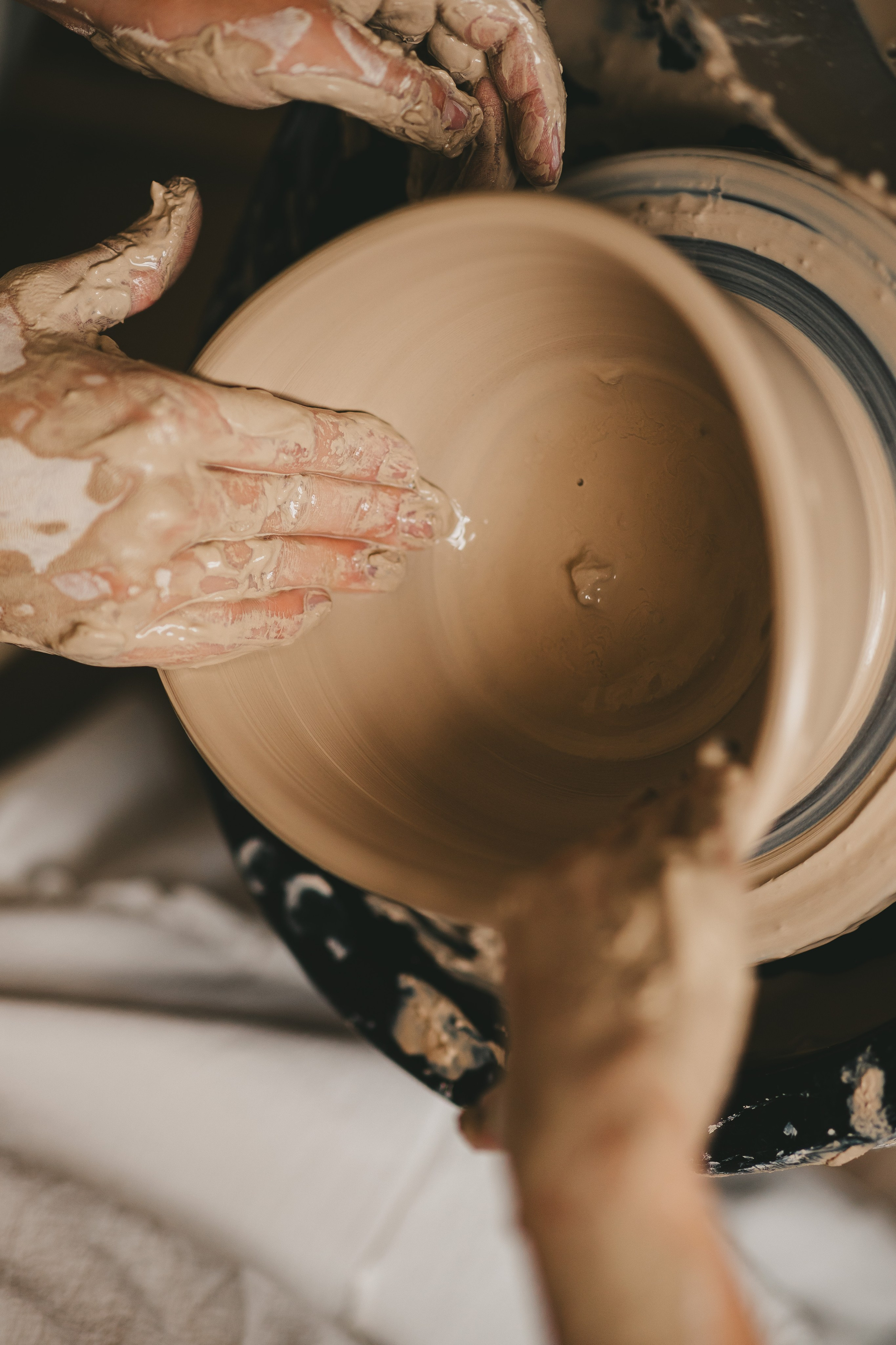 Дима и Даша в гончарной мастерской. Семейный lifestyle фотограф в Санкт-Петербурге Людмила Пахомова