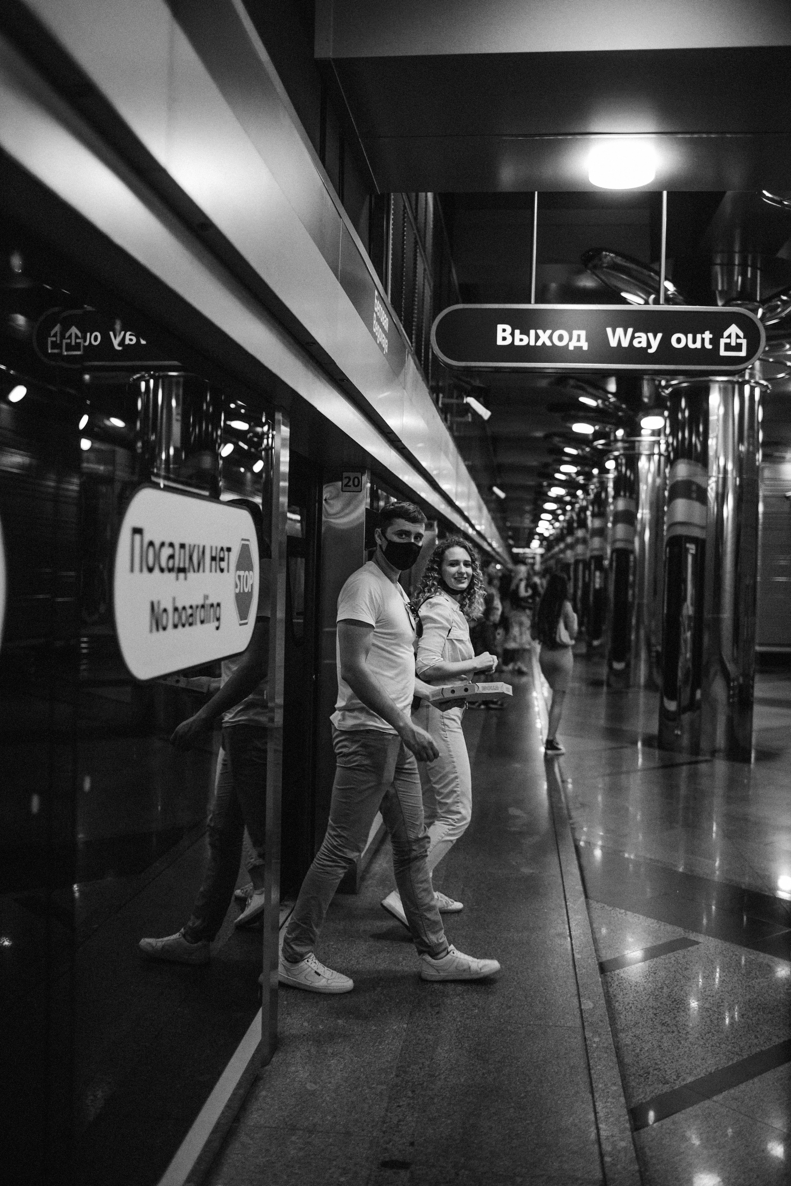 В метро. Свадебный и семейный фотограф Спб Бошман Ирина