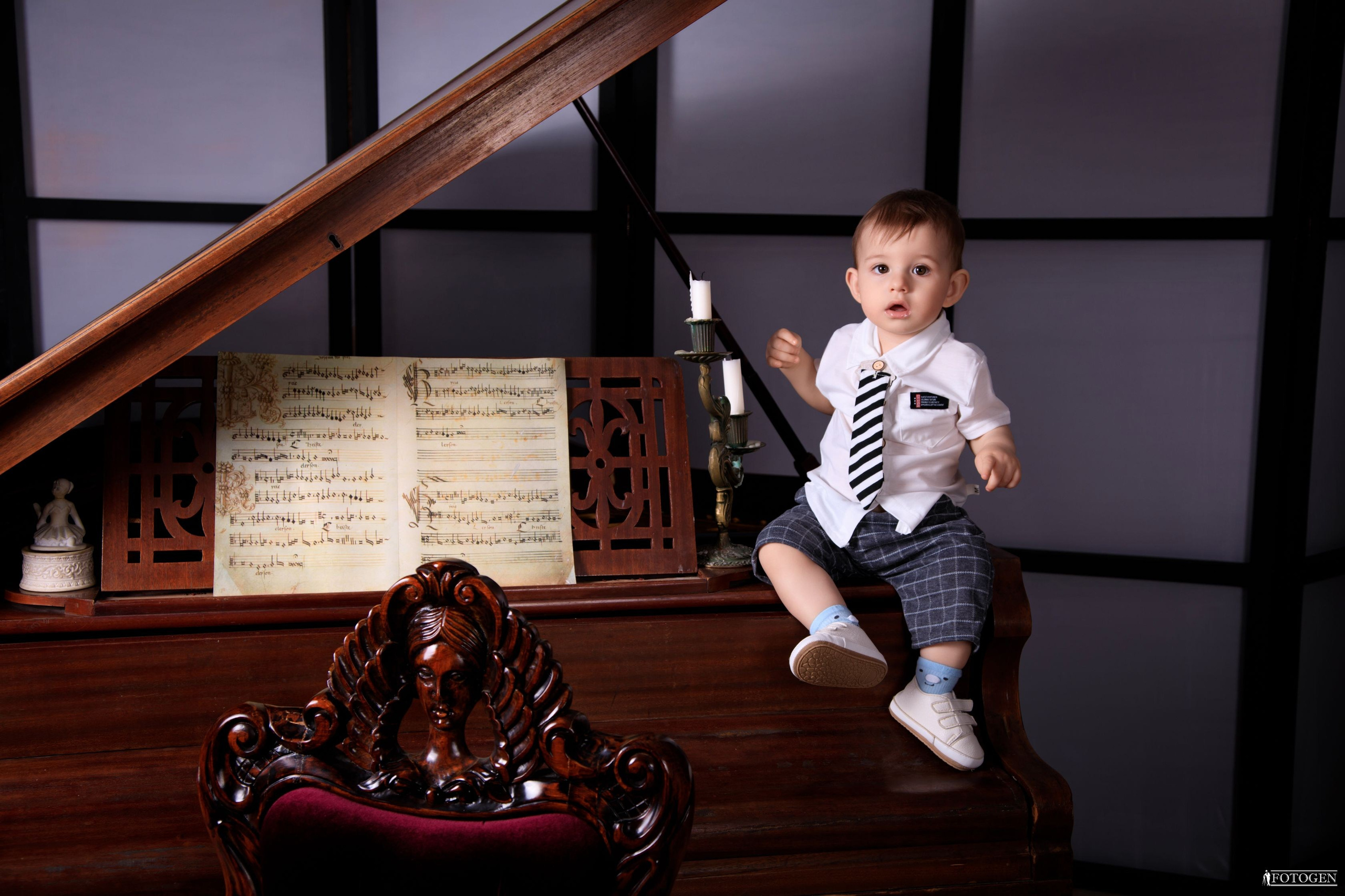 Семейная фотосессия: мама, папа и малыш | Портфолио Fotogen. Интерьерная фотостудия FOTOGEN г. Краснодар