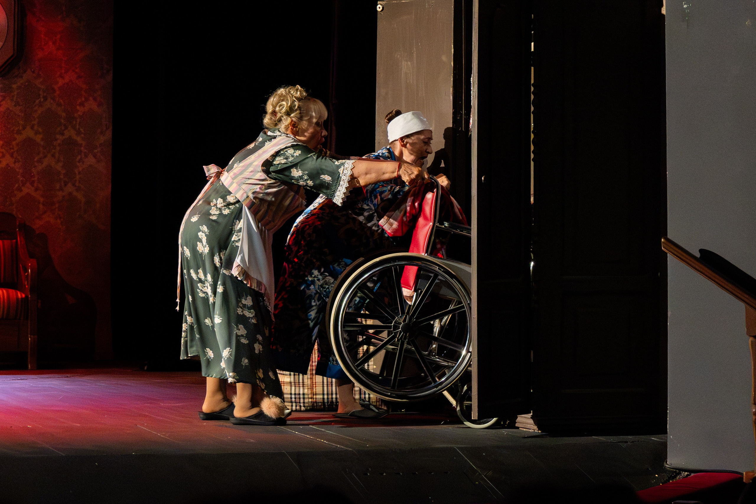 Театр Юного Зрителя «Отчаянные Тетки». Фотограф Марк Файзулин