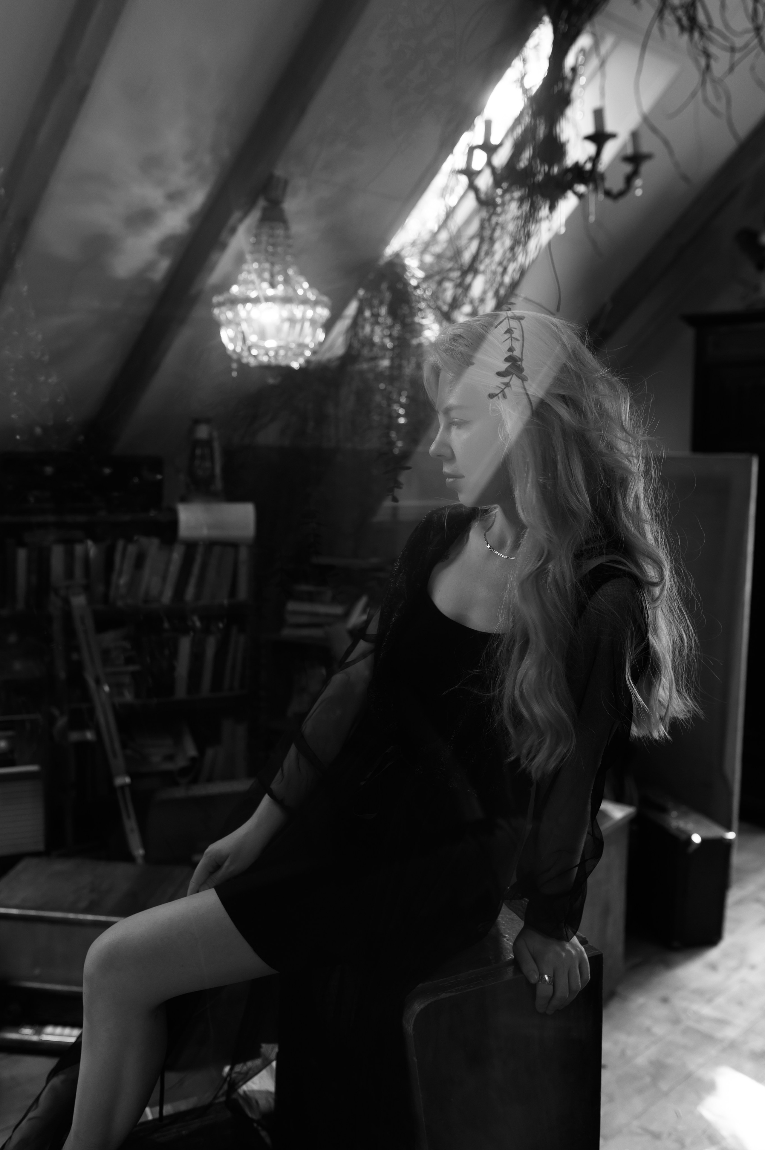 Катя. Заброшенный чердак. Фотограф Марина Росси