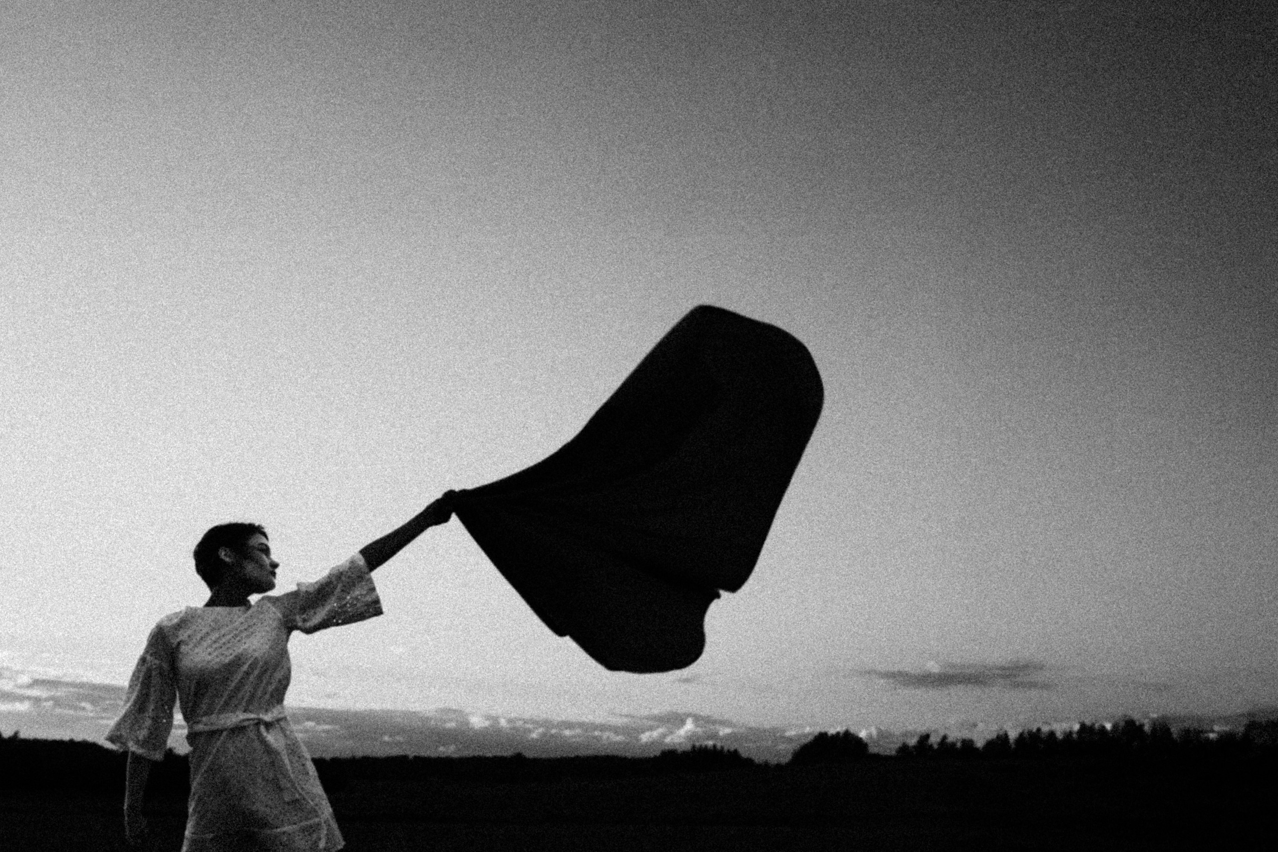 Девушки и ткани