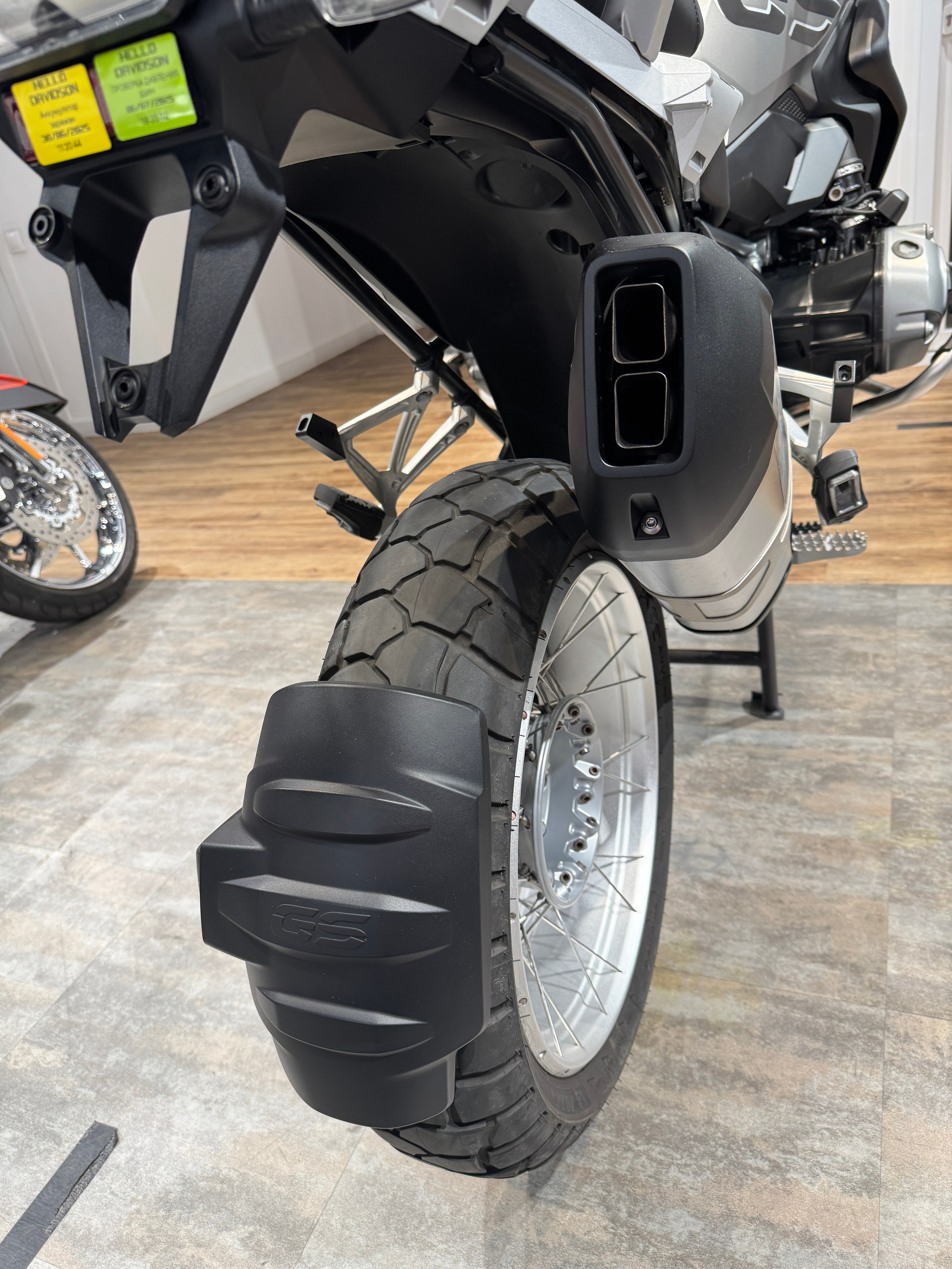 2015 BMW R1200GS Black/Agate Grey — подробнее на сайте. Hello Davidson, Москва. Только хорошие мотоциклы…