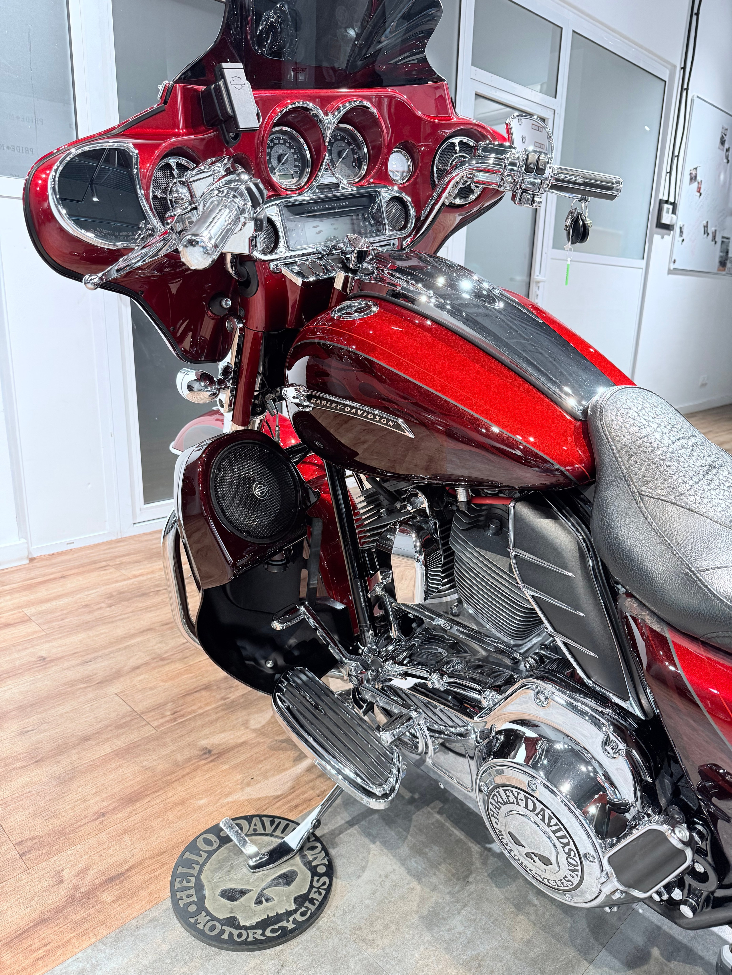 CVO Street Glide (Ruby Red). Hello Davidson, Москва. Только хорошие мотоциклы…