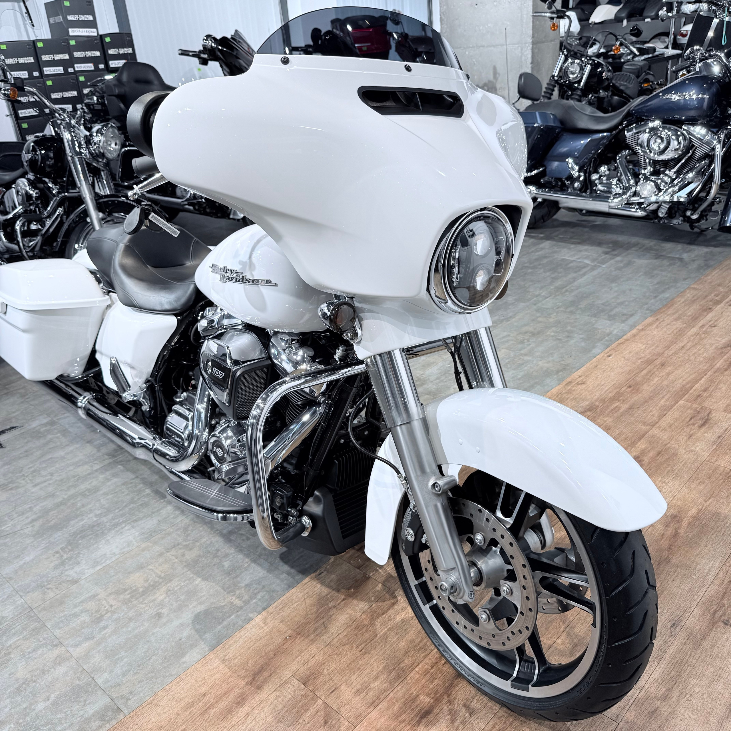 Мотоциклы Harley-Davidson 2017 Street Glide 107 АВS ICE (Touring) — купить мотоцикл. Hello Davidson, Москва. Только хорошие мотоциклы…