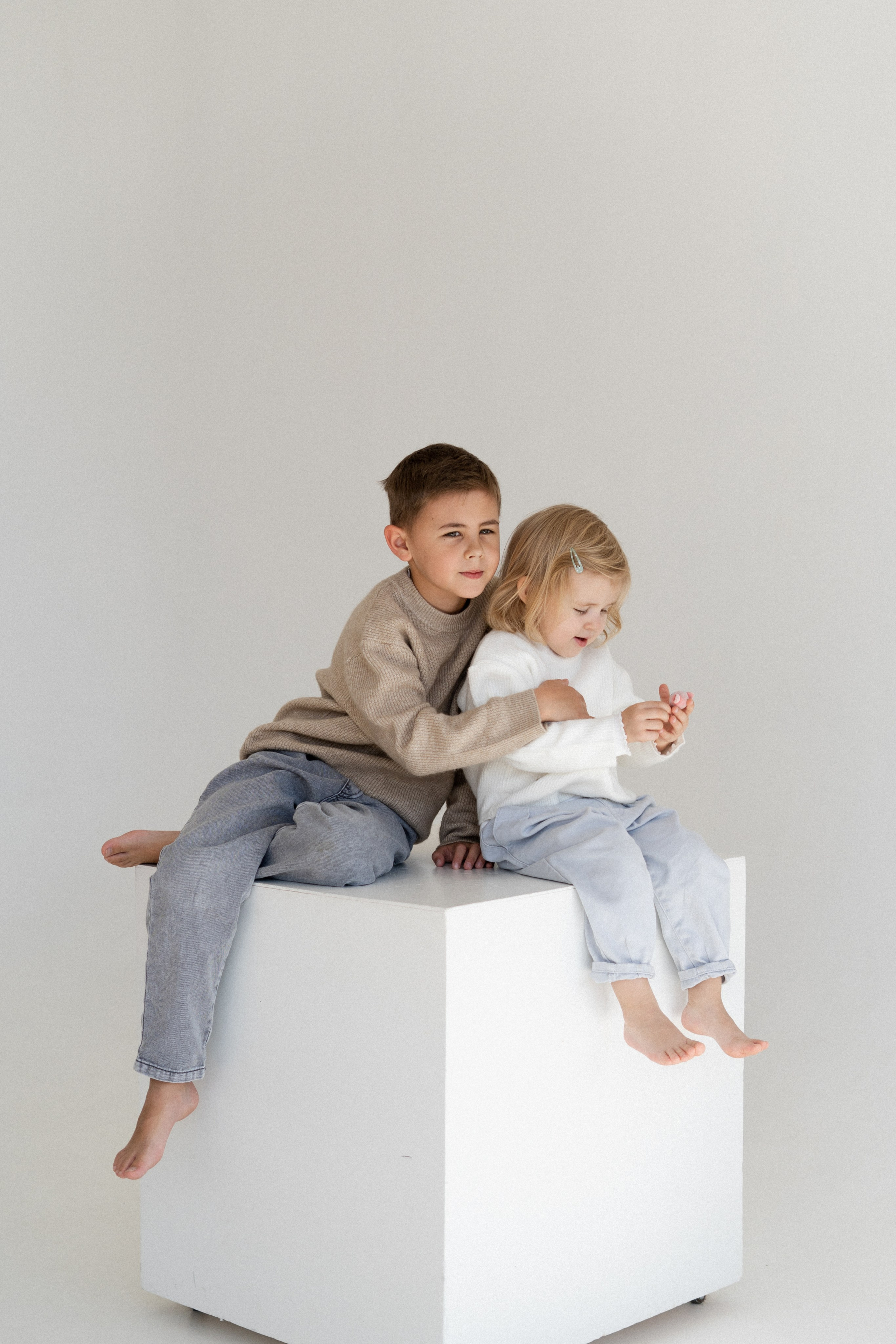 Оля, Артемий, Вера. Главная