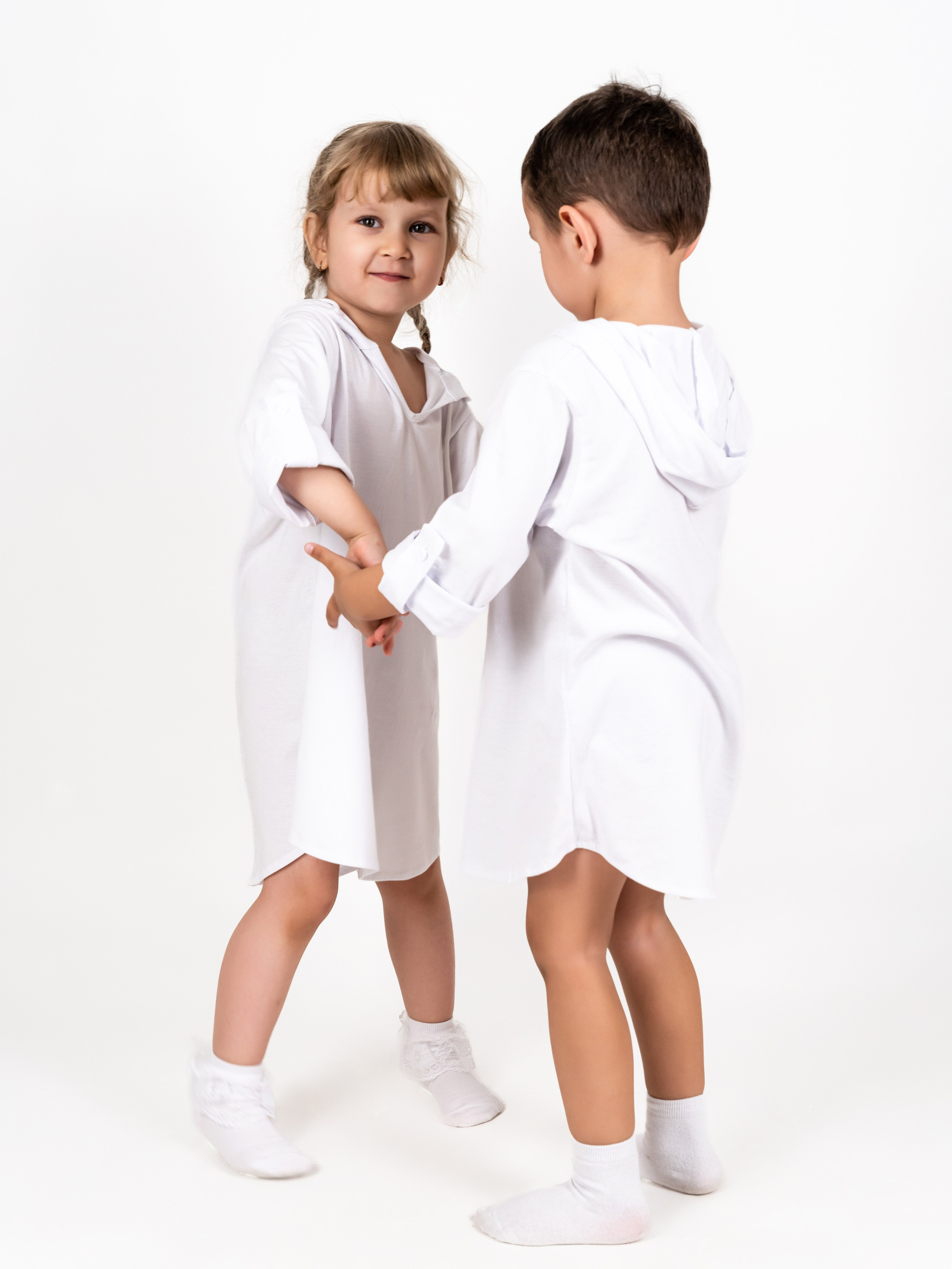 Фотосъемка летних детских комплектов одежды из муслима. Олейник Денис — предметный фотограф, фотограф для маркетплейсов в Казани