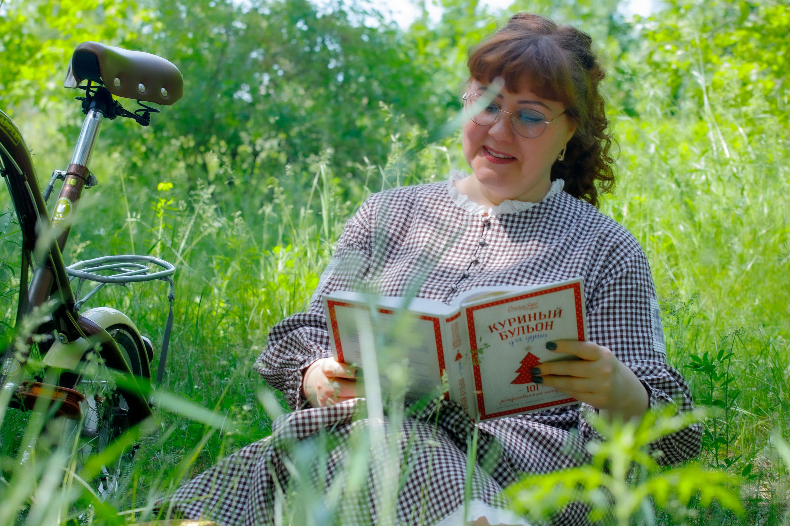 Дама с ретро-велосипедом. Фотограф Екатерина Козловская