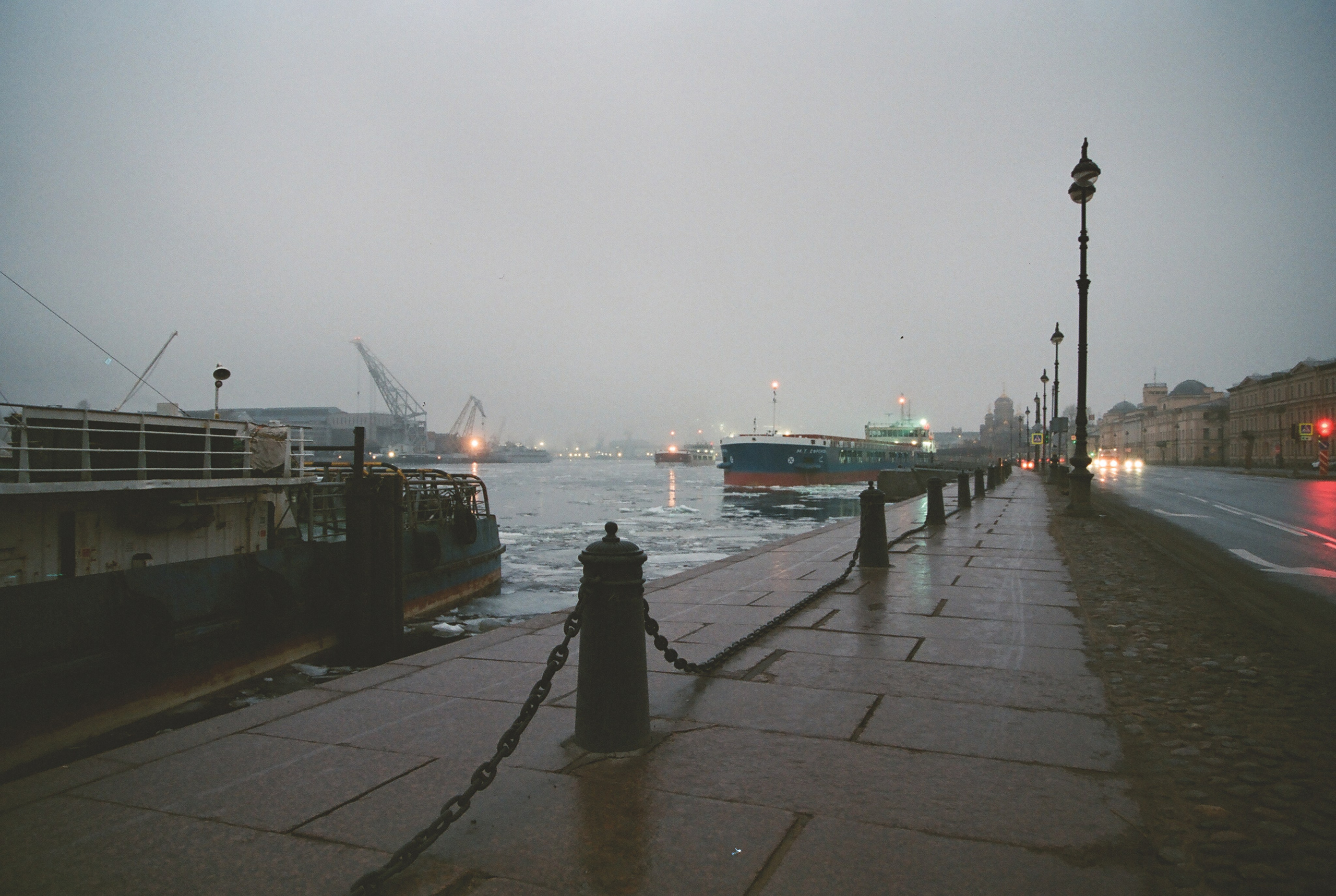 Фотографии цветные. Свадебный и семейный пленочный фотограф в Петербурге Истомина Ирина