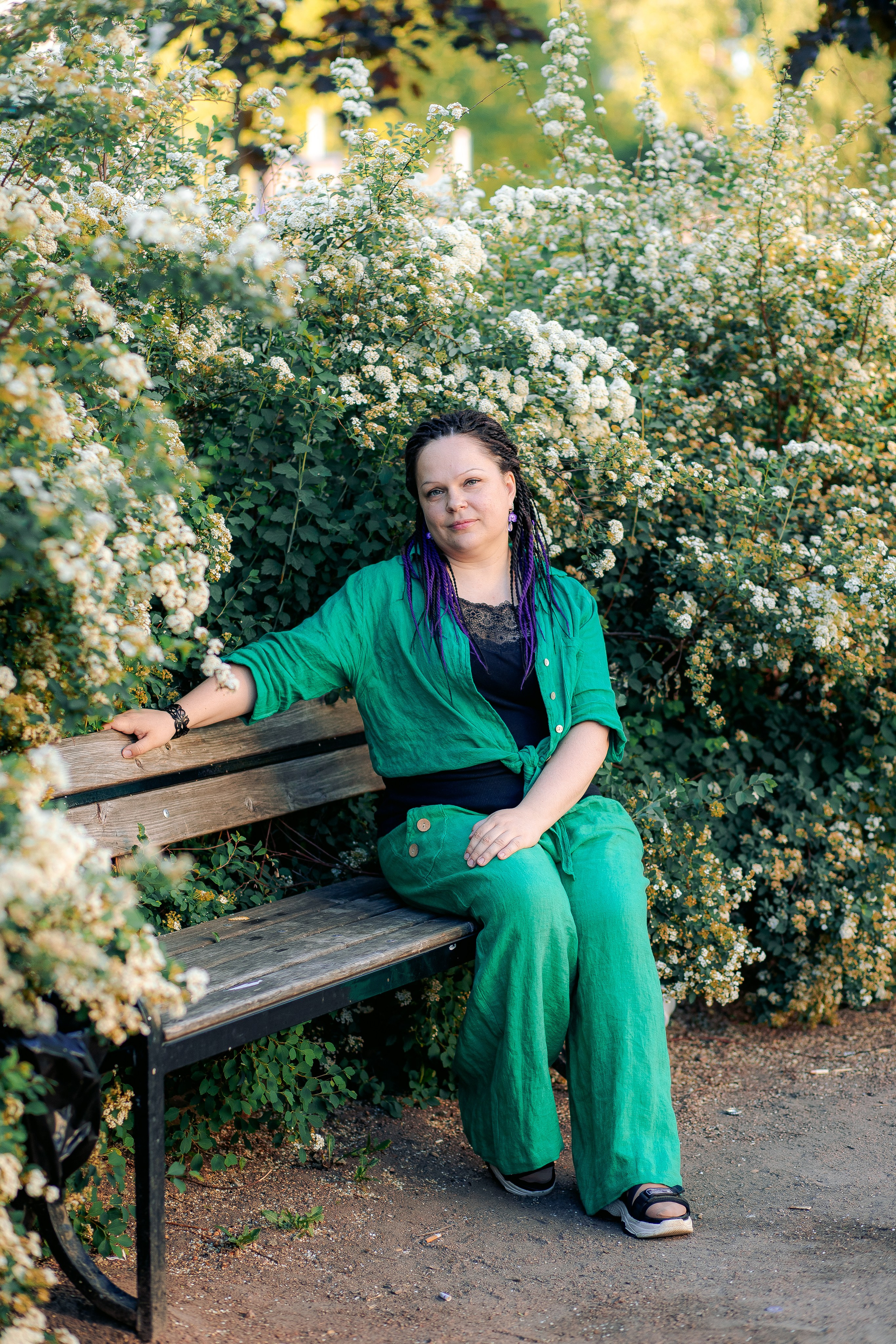 Прогулочная фотосессия мамы и дочки в период цветения в парке. Фотограф в Санкт-Петербурге, Анна Скворцова