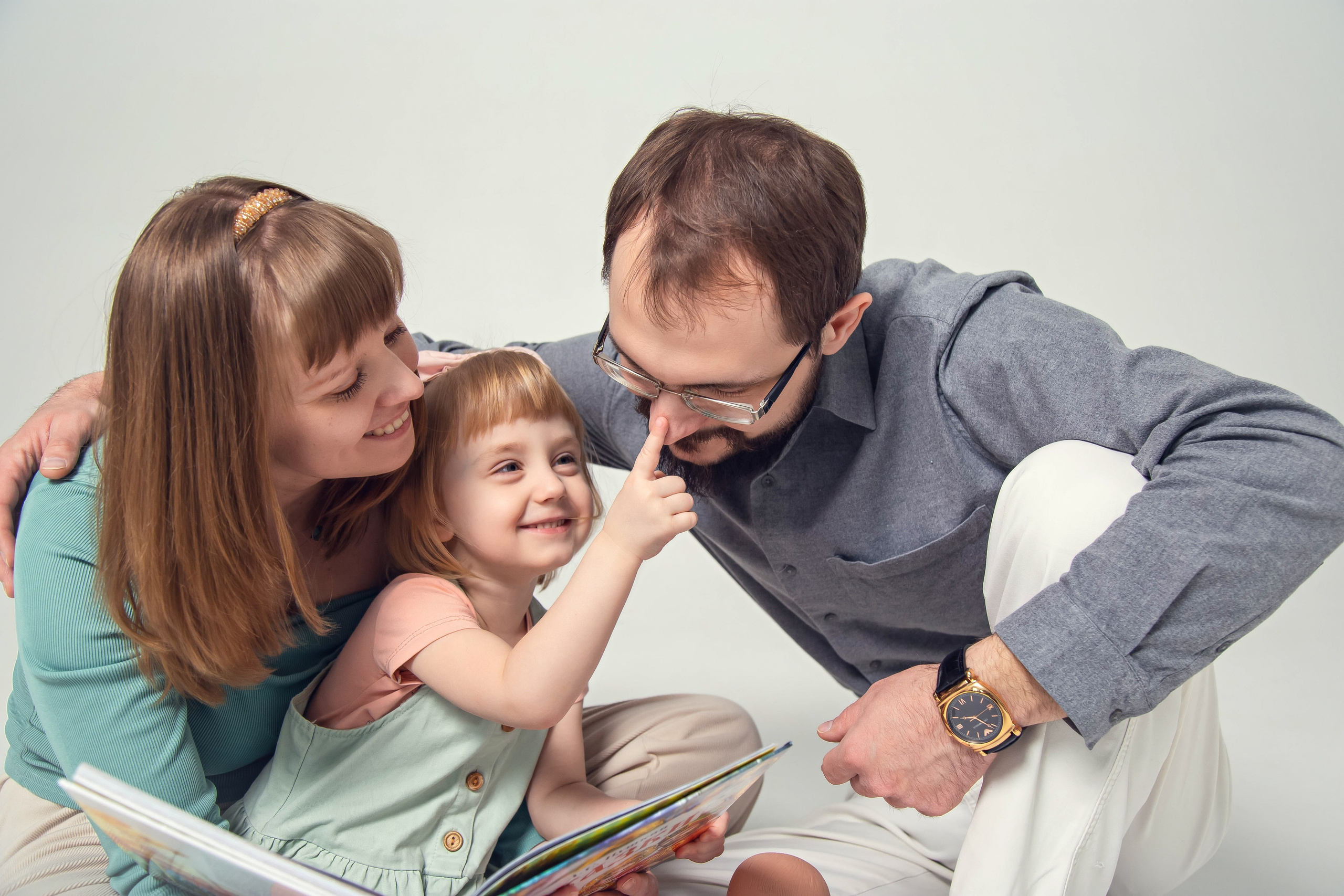 Семейная фотосессия в студии PHOTO ZALL в Москве. Семейный фотограф в Москве Влада Лунина