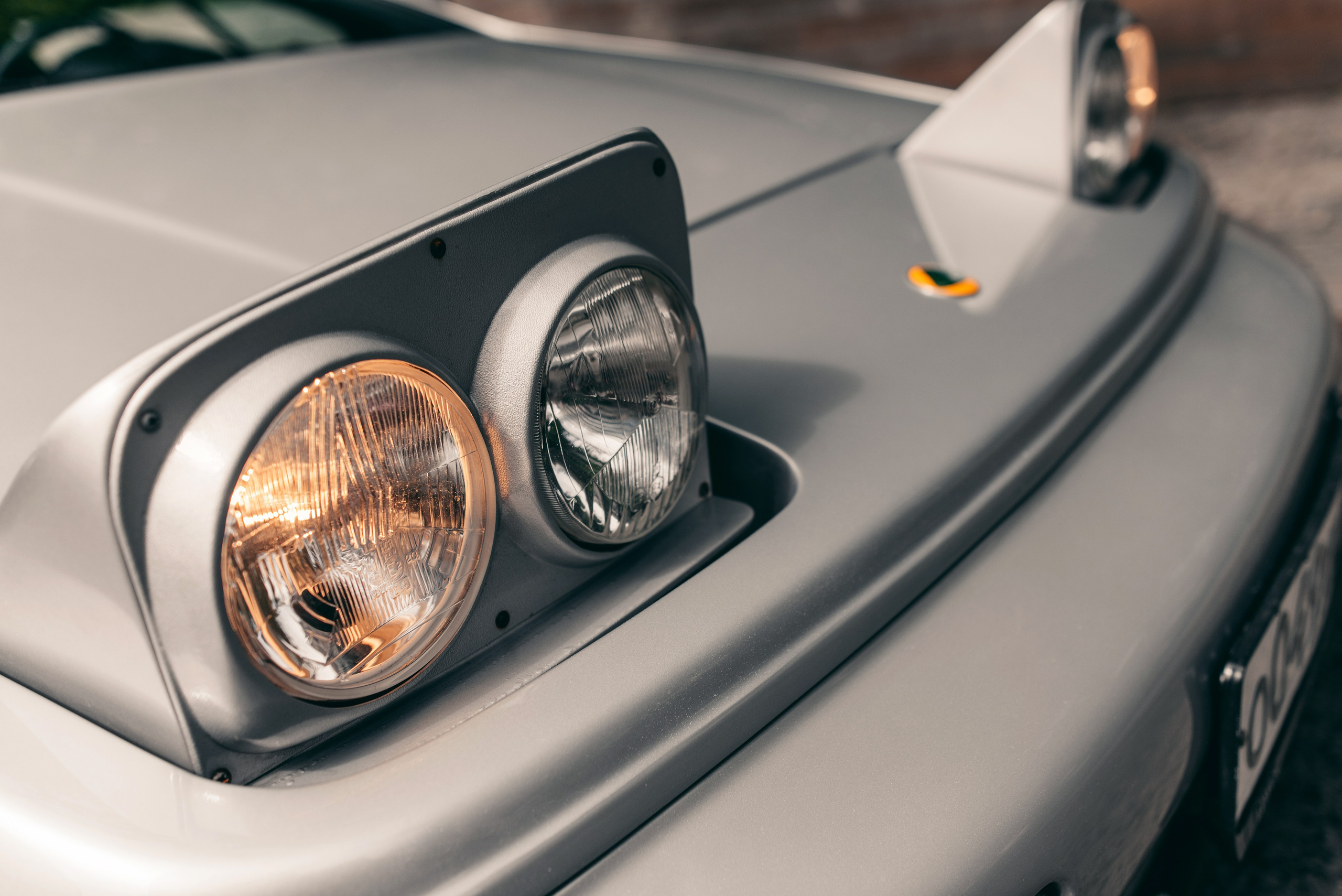 Lotus Esprit V8 lotuscars.ru. DeLorein