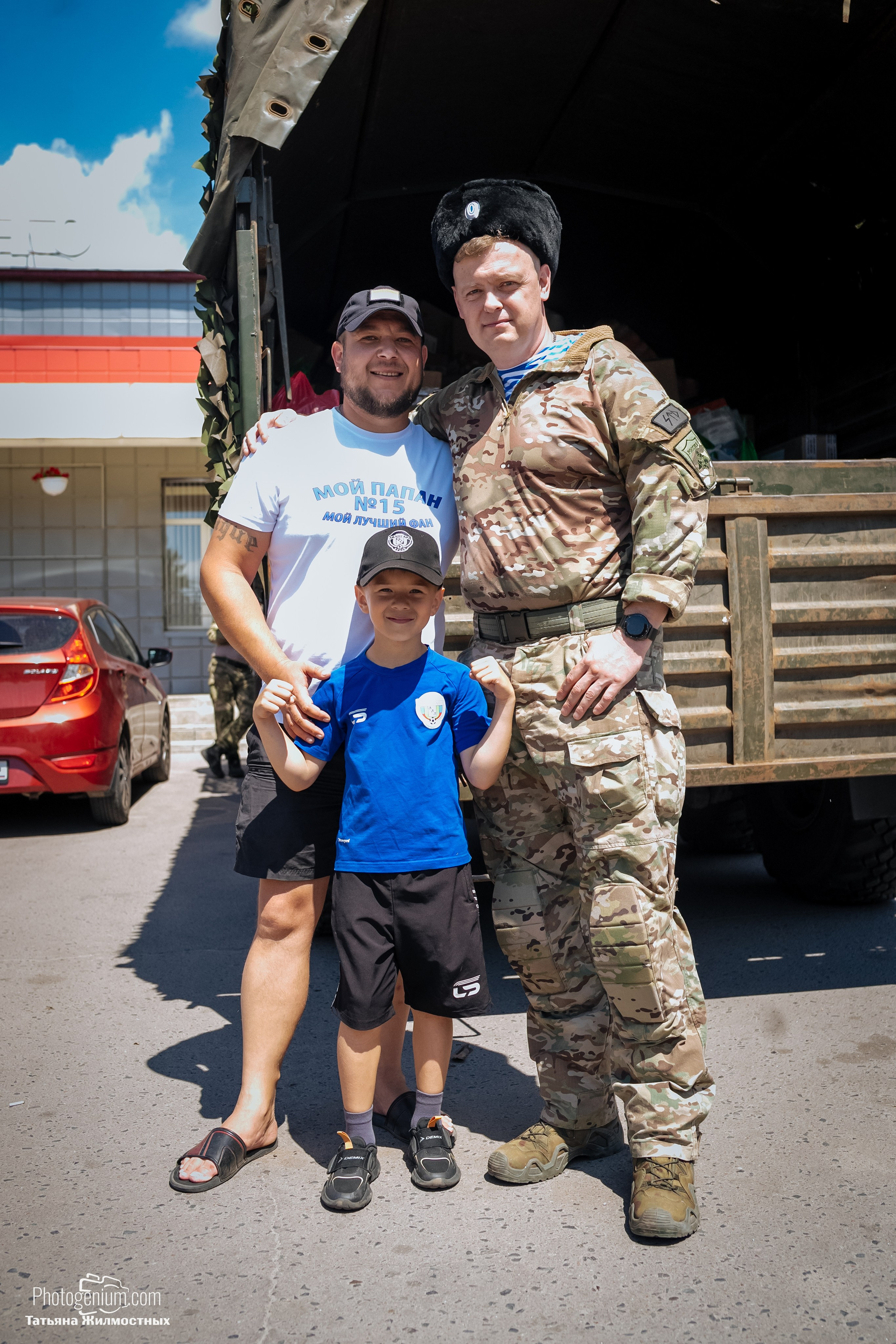 8 июня «Патриоты из Курска» сбор гуманитарной помощи у кинотеатра «Родина». Фотограф Нижний Новгород Татьяна Кейод