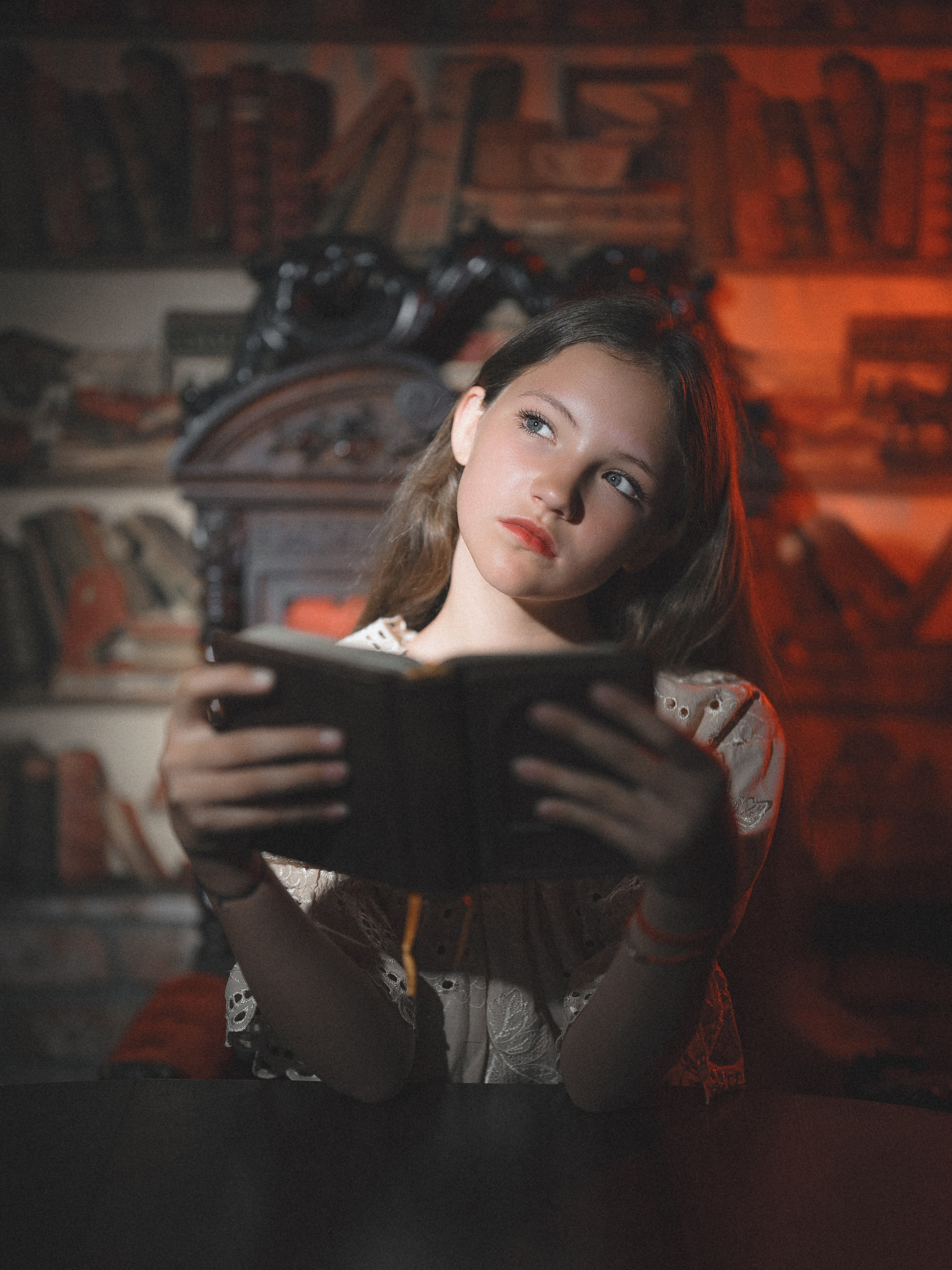 Примеры стилизации портретов и нестандартного света. Фотограф Олег Сотник