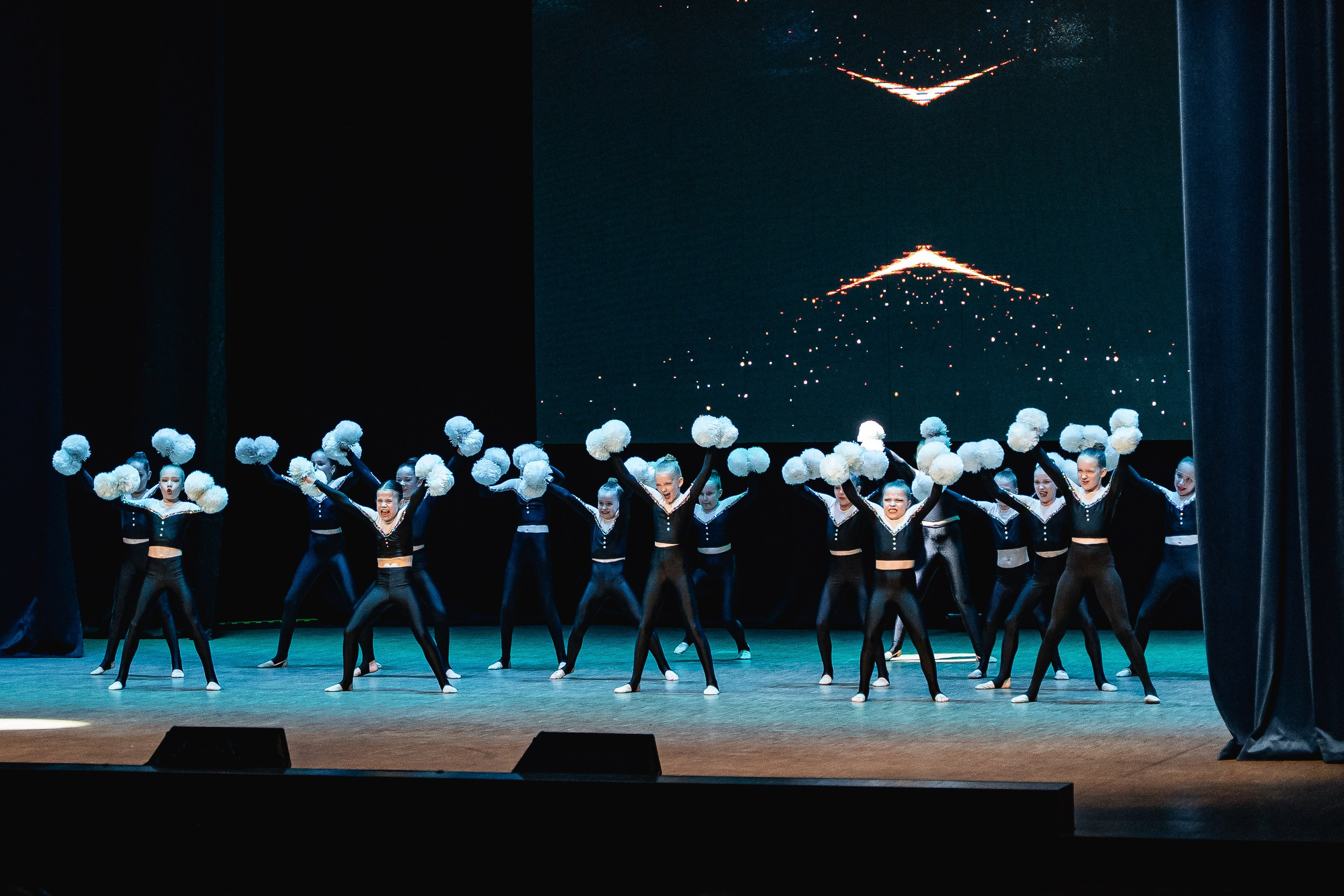 Отчётный концерт танцевально-спортивного клуба «PULSE». Портретный и репортажный фотограф в Воронеже: Анастасия Пузикова