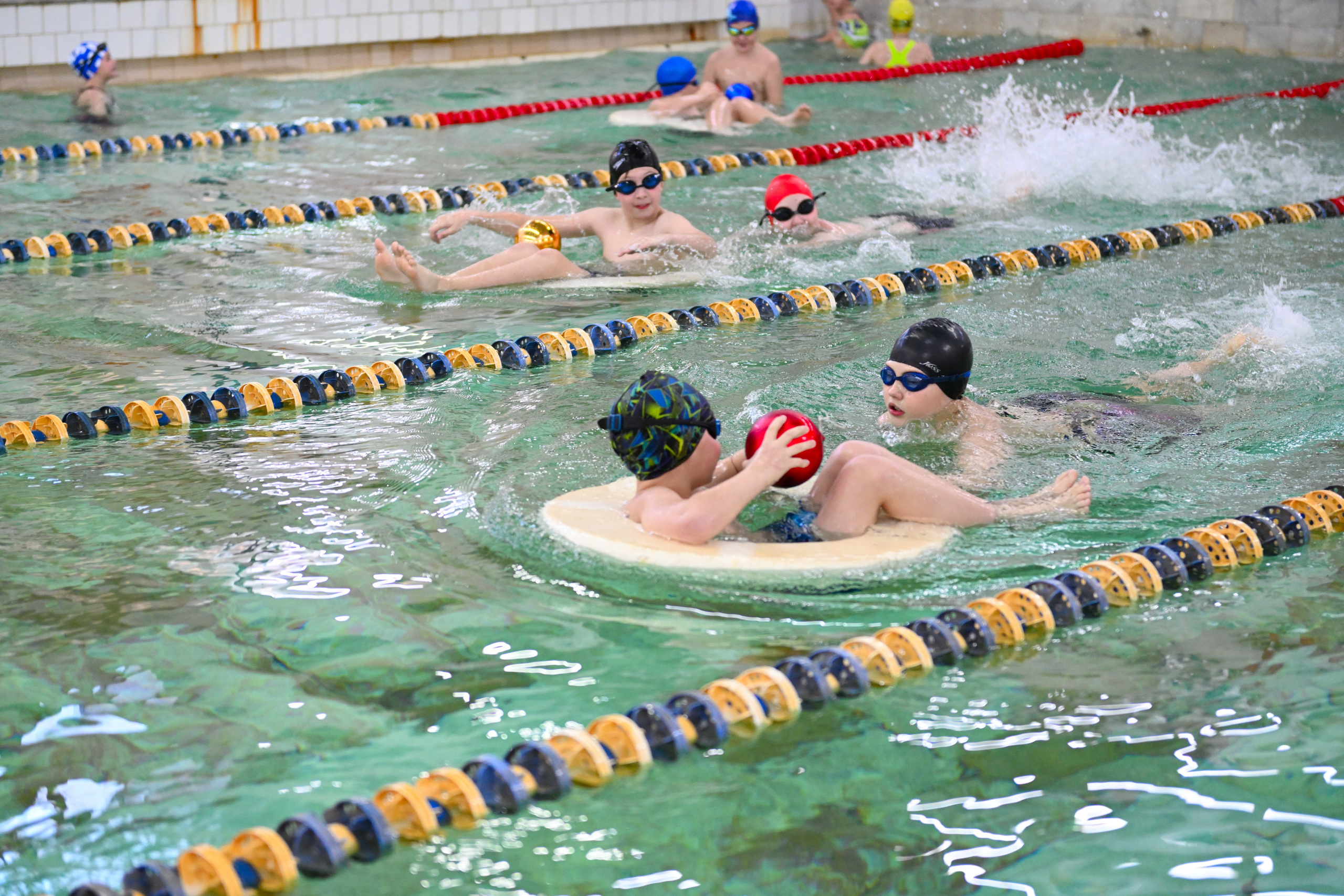 2025-12-20 Бассейн Урал НГ младшие. Снежинск фото Андрианов