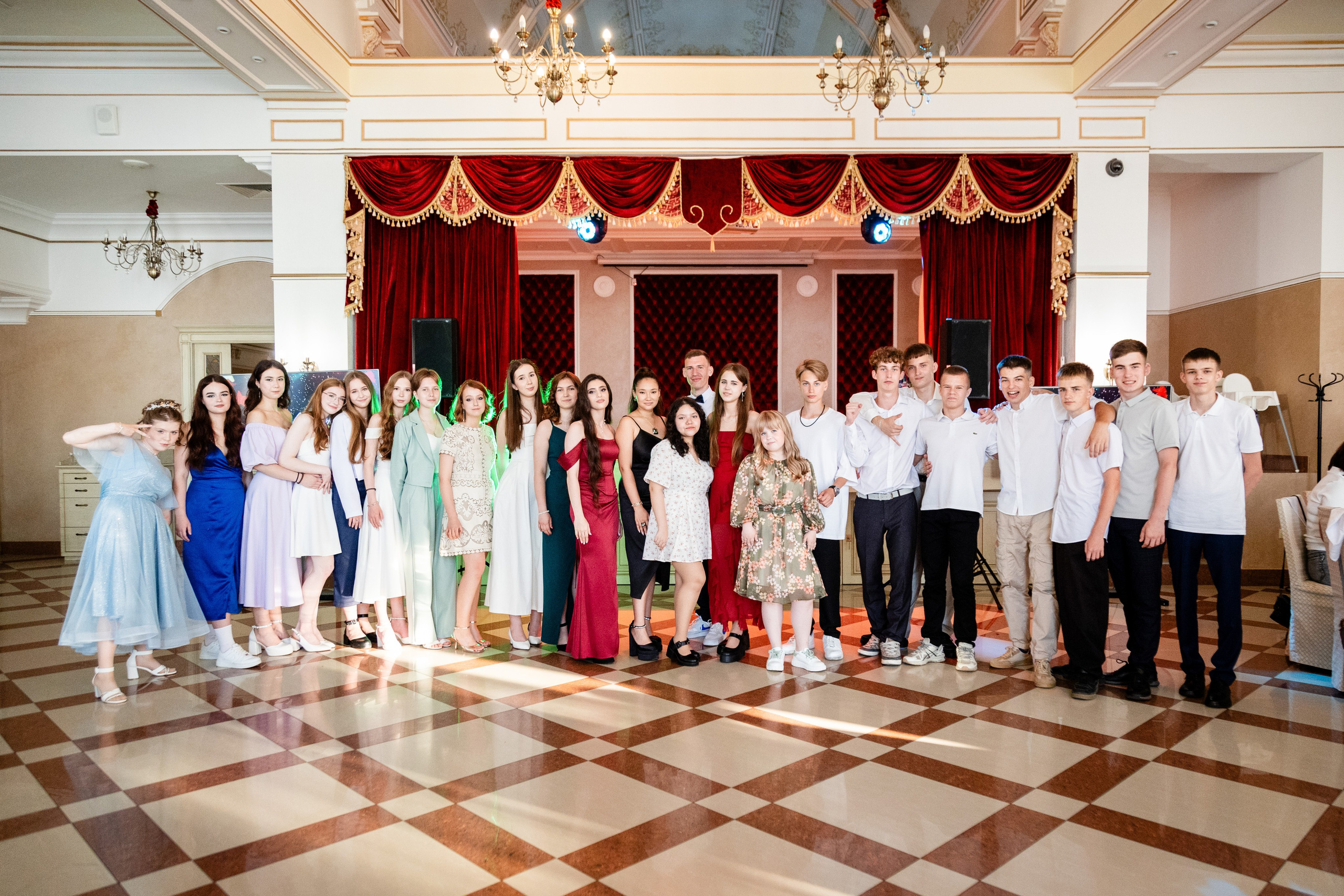Школьный выпускной. Детский фотограф видеограф в Хабаровске Михаил Орлов