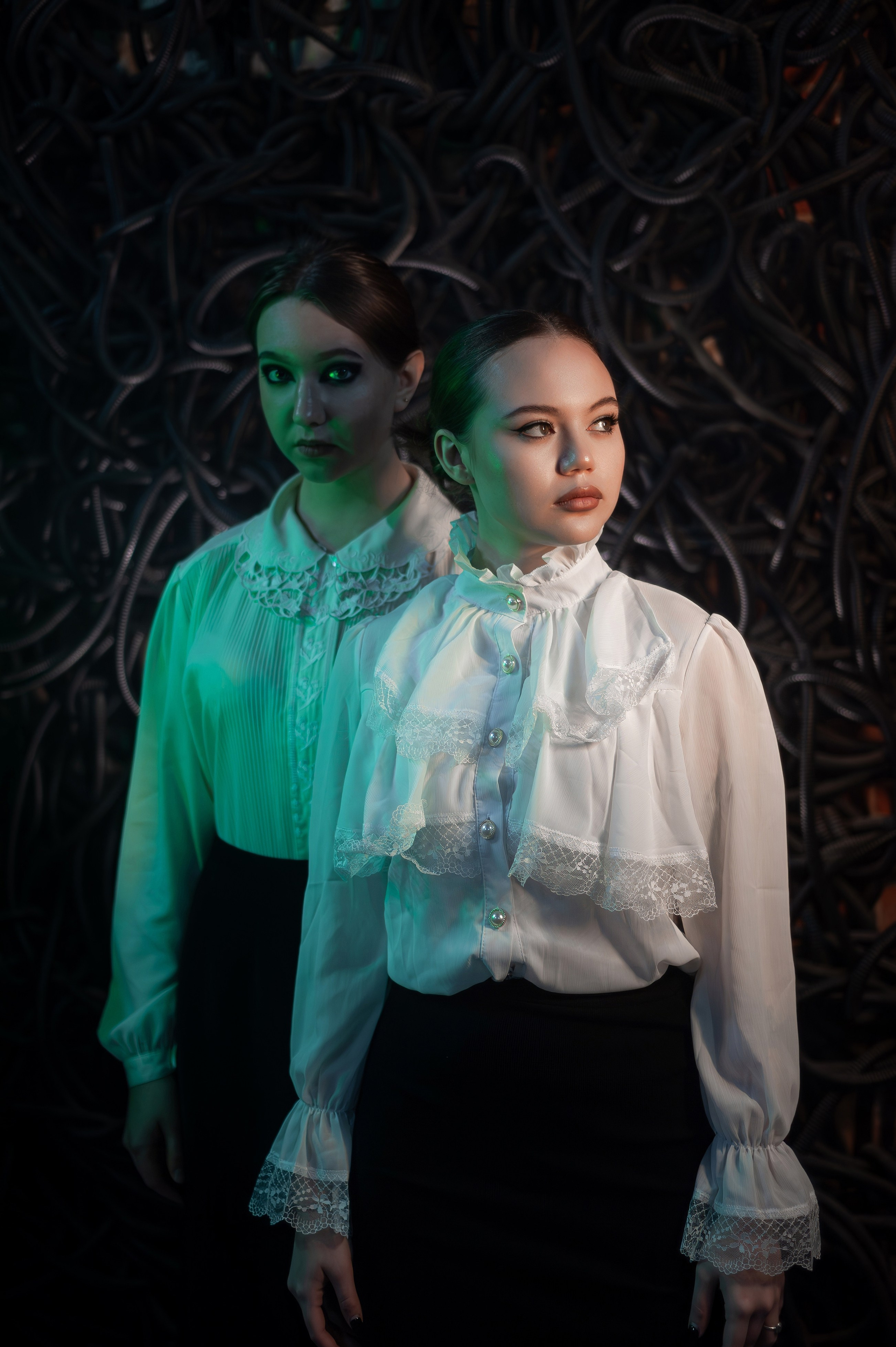 Фабрика Алафузова. Алина и Ксения. Портретный креативный творческий фотограф в Казани Михаил Бушенев