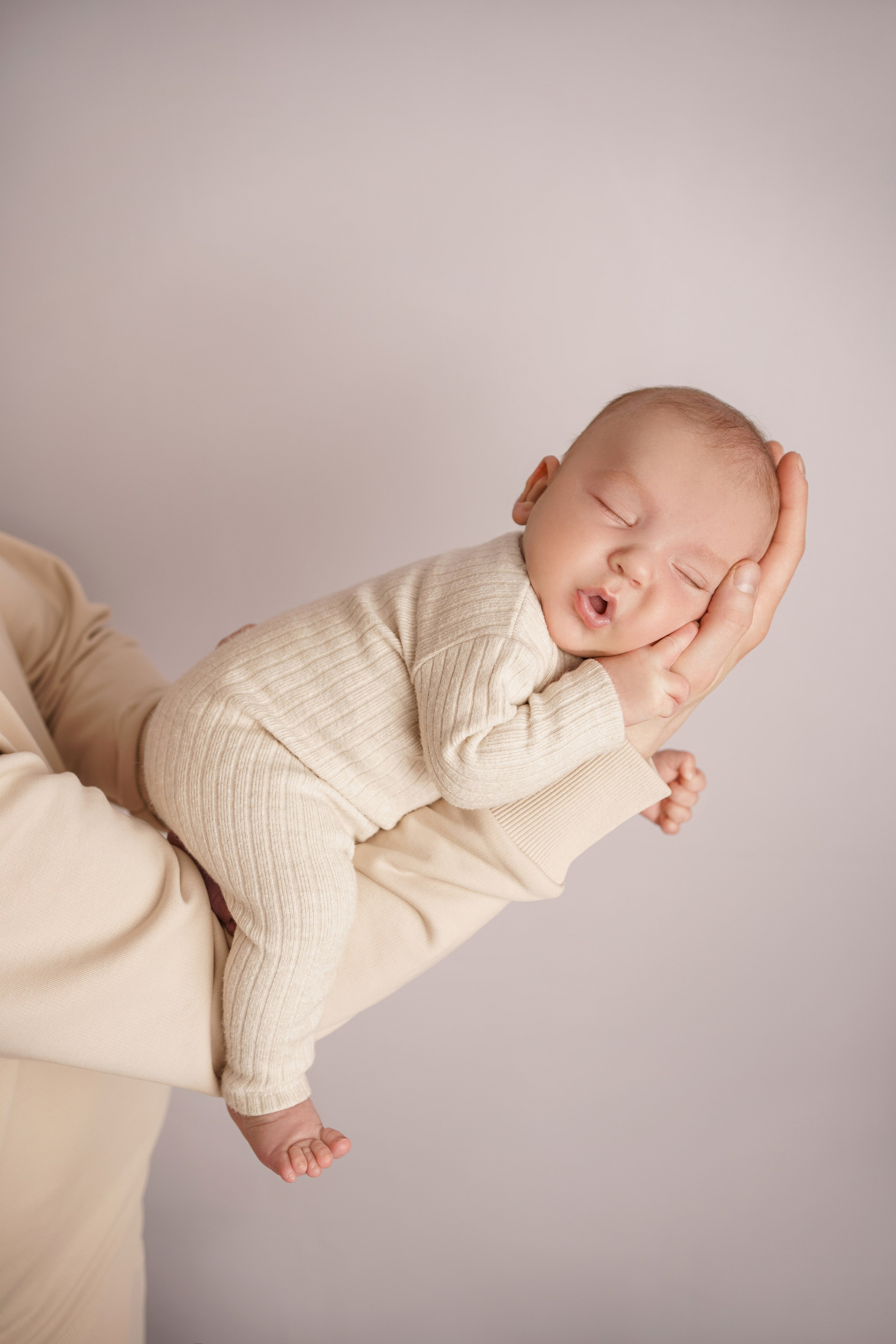 Лайф-съемка новорожденных | Первые семейные фото с малышом в Москве и МО. Фотосессия новорожденных в Москве и Московской области | Профессиональный фотограф newborn — Татьяна Иванова