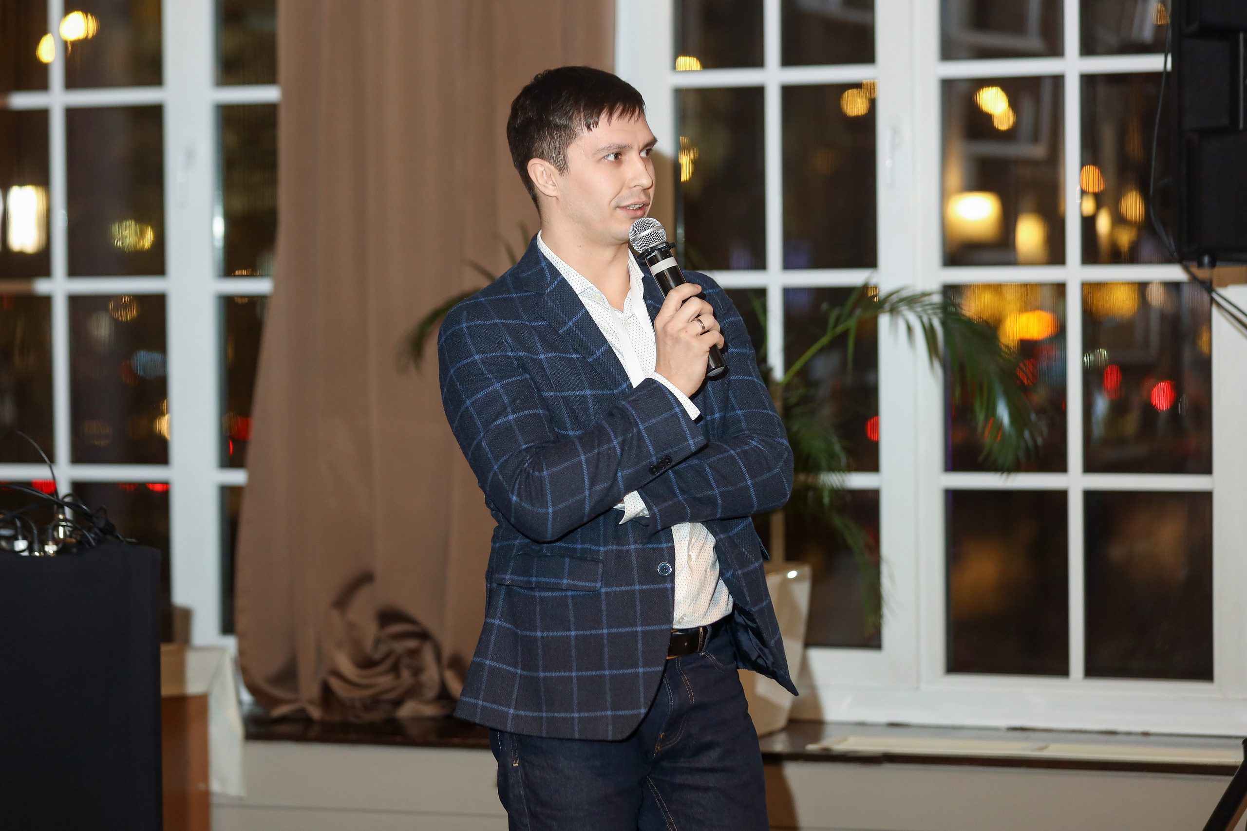 DIS. Фотограф Антон Чупринин