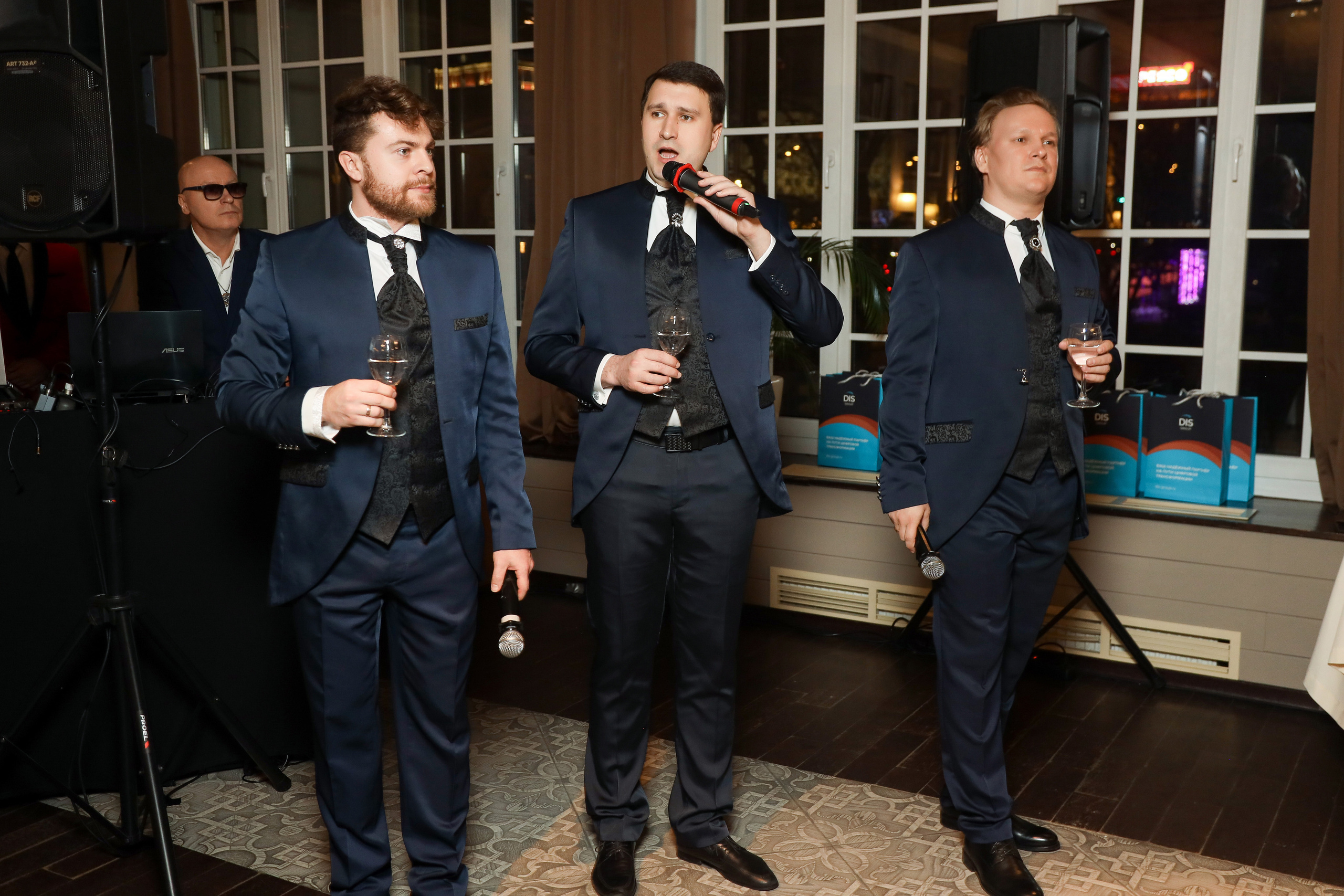 DIS. Фотограф Антон Чупринин