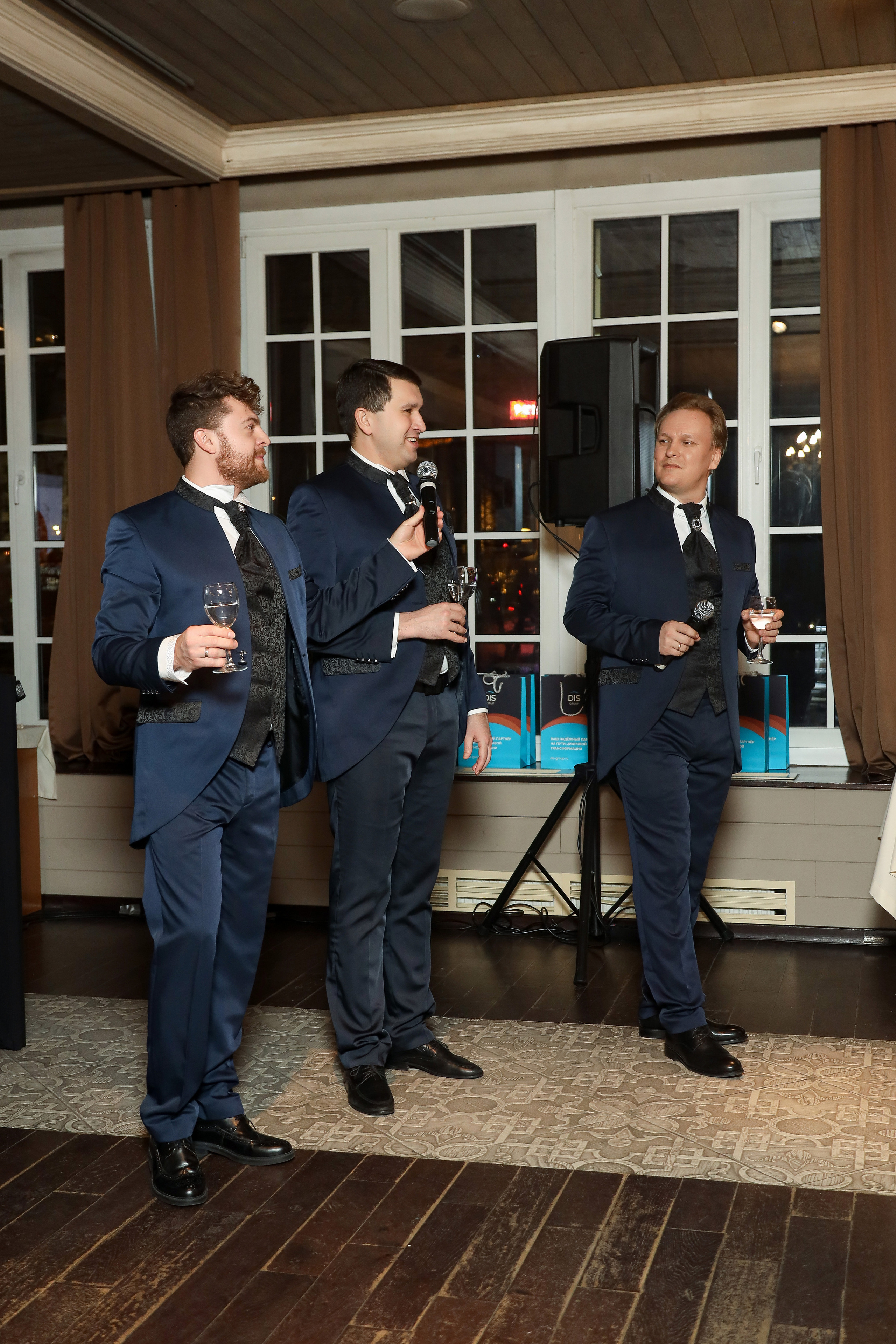 DIS. Фотограф Антон Чупринин