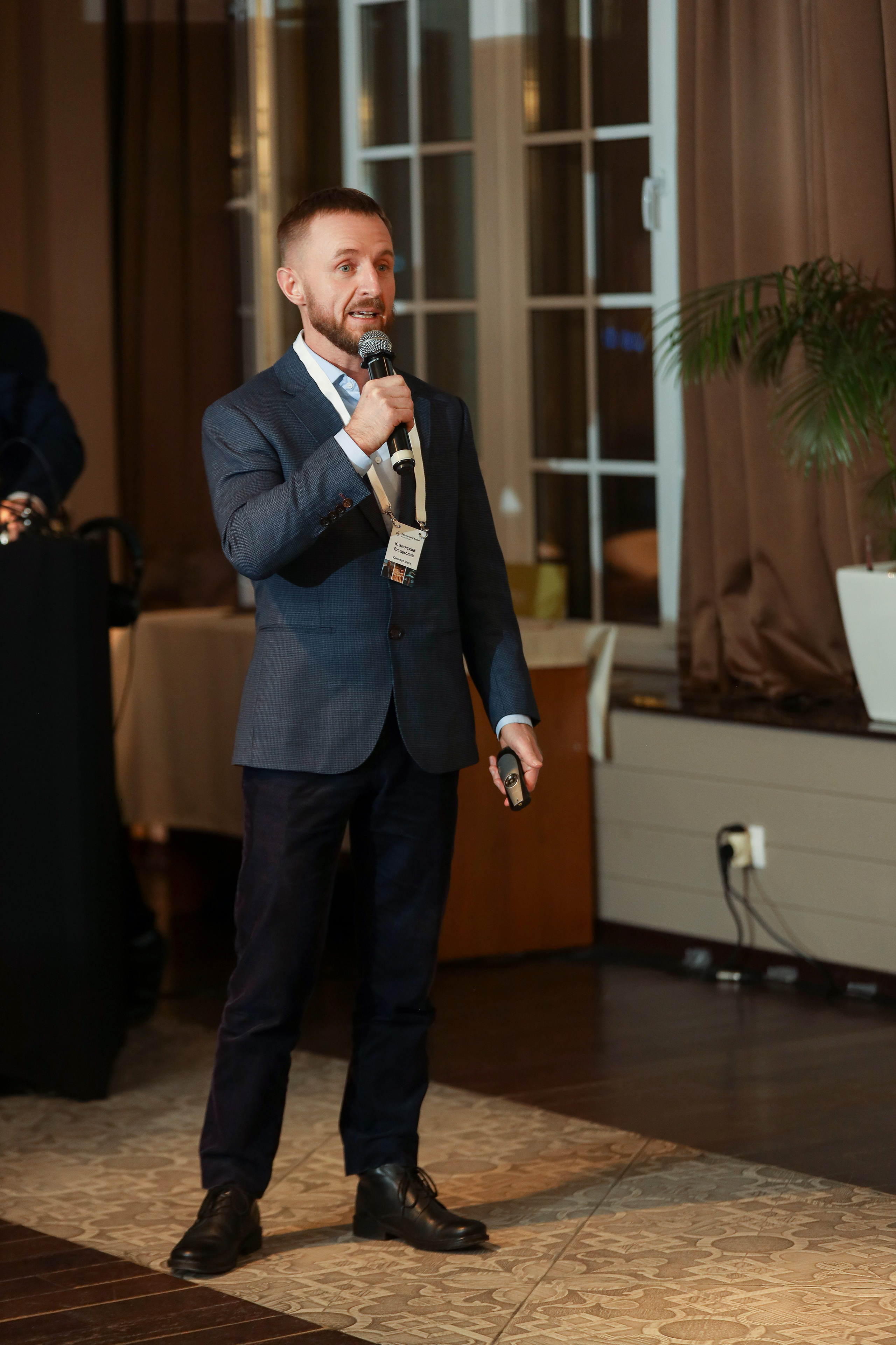 DIS. Фотограф Антон Чупринин