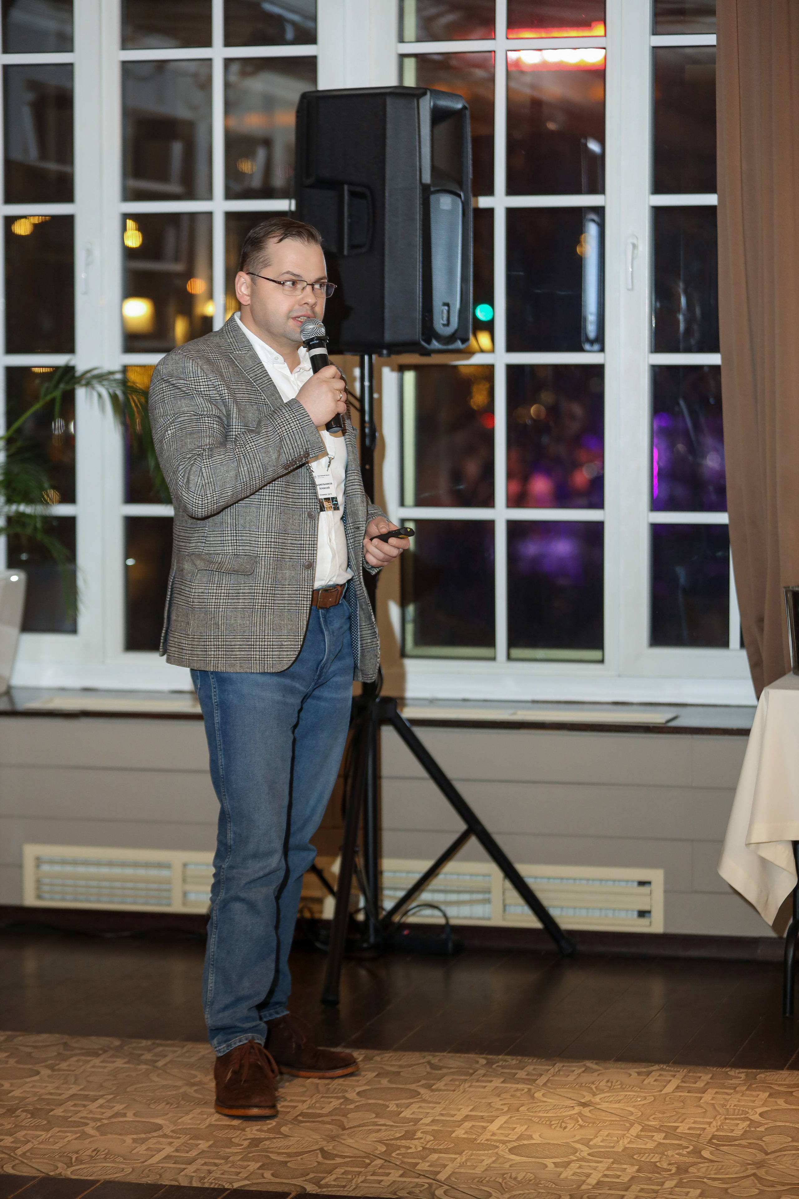 DIS. Фотограф Антон Чупринин