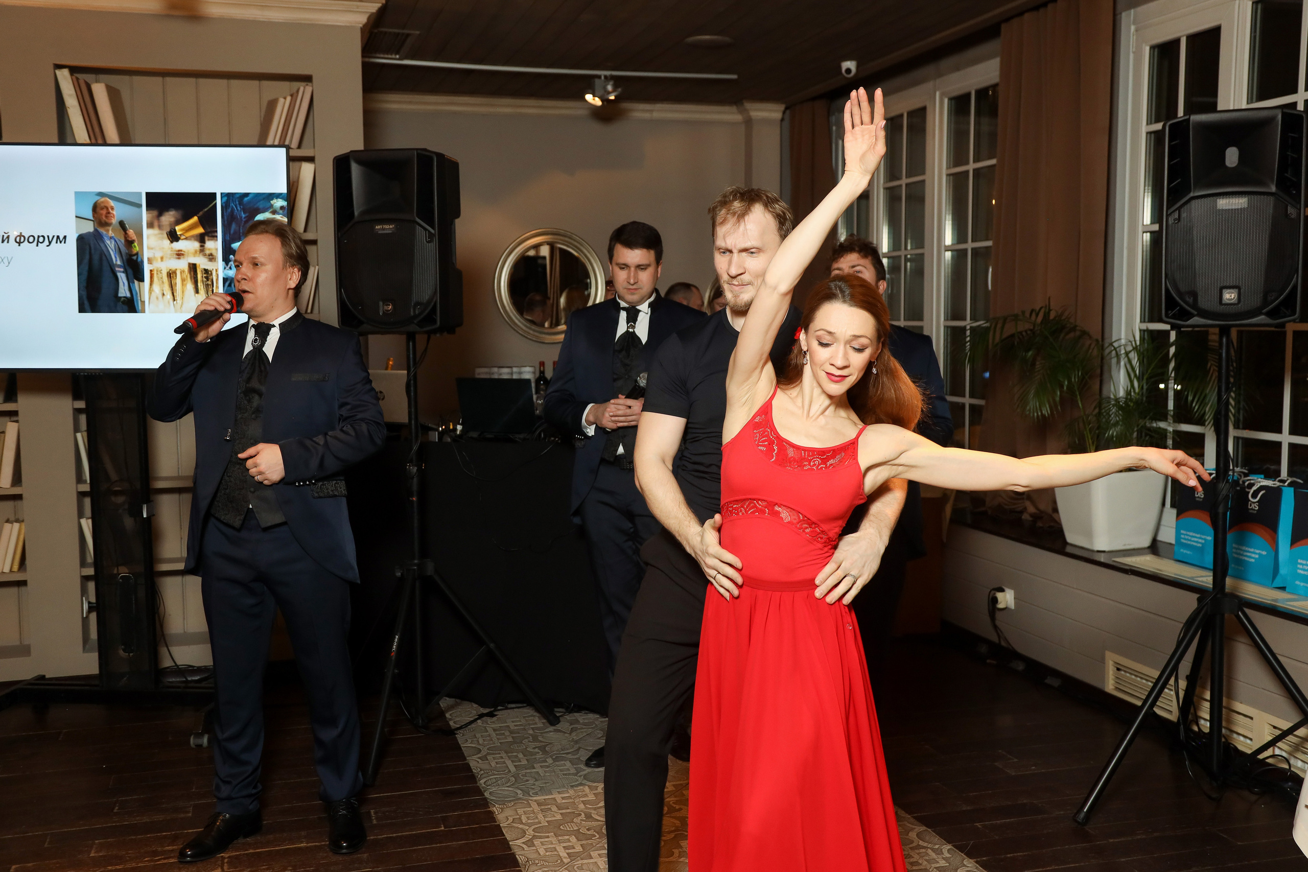 DIS. Фотограф Антон Чупринин