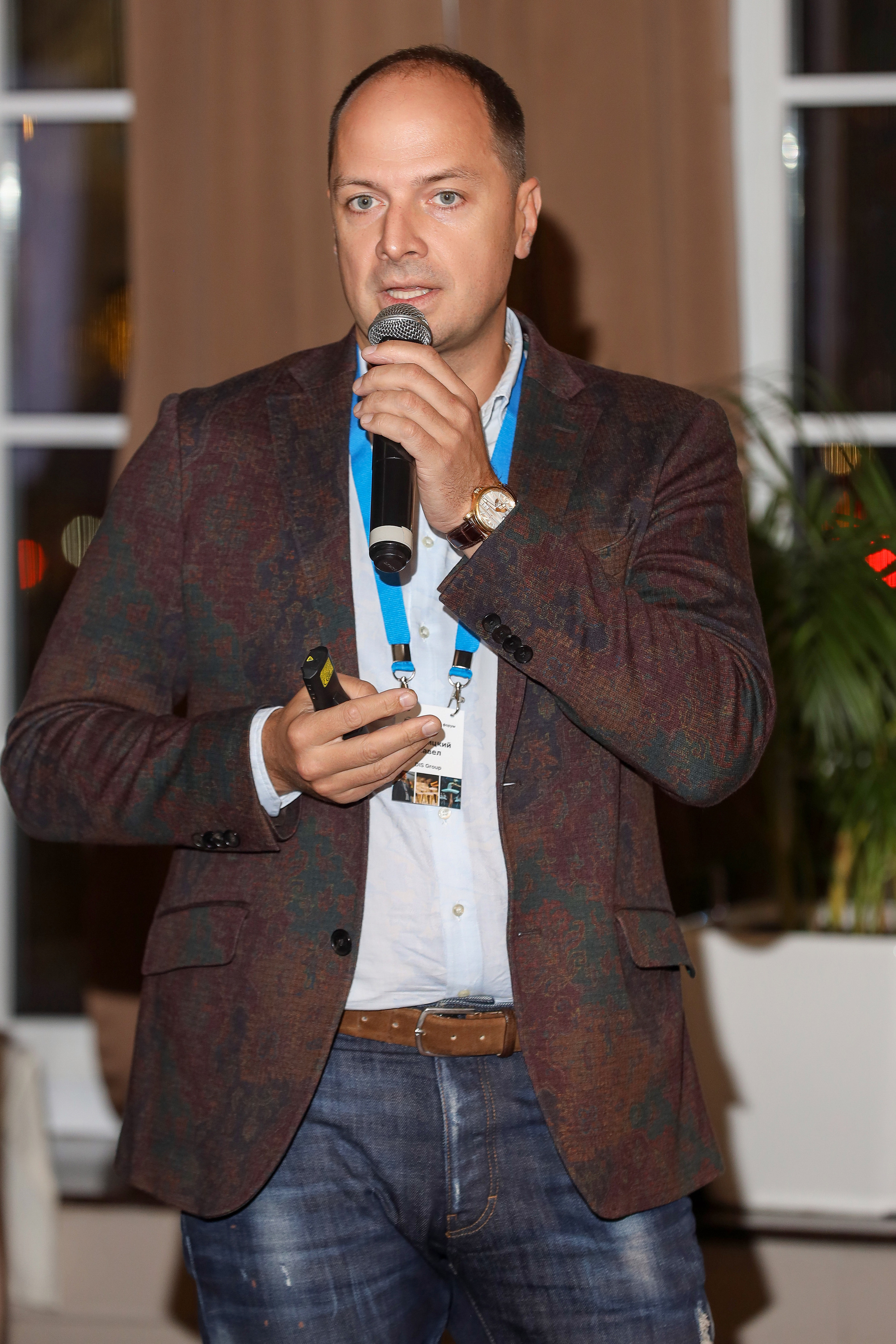 DIS. Фотограф Антон Чупринин