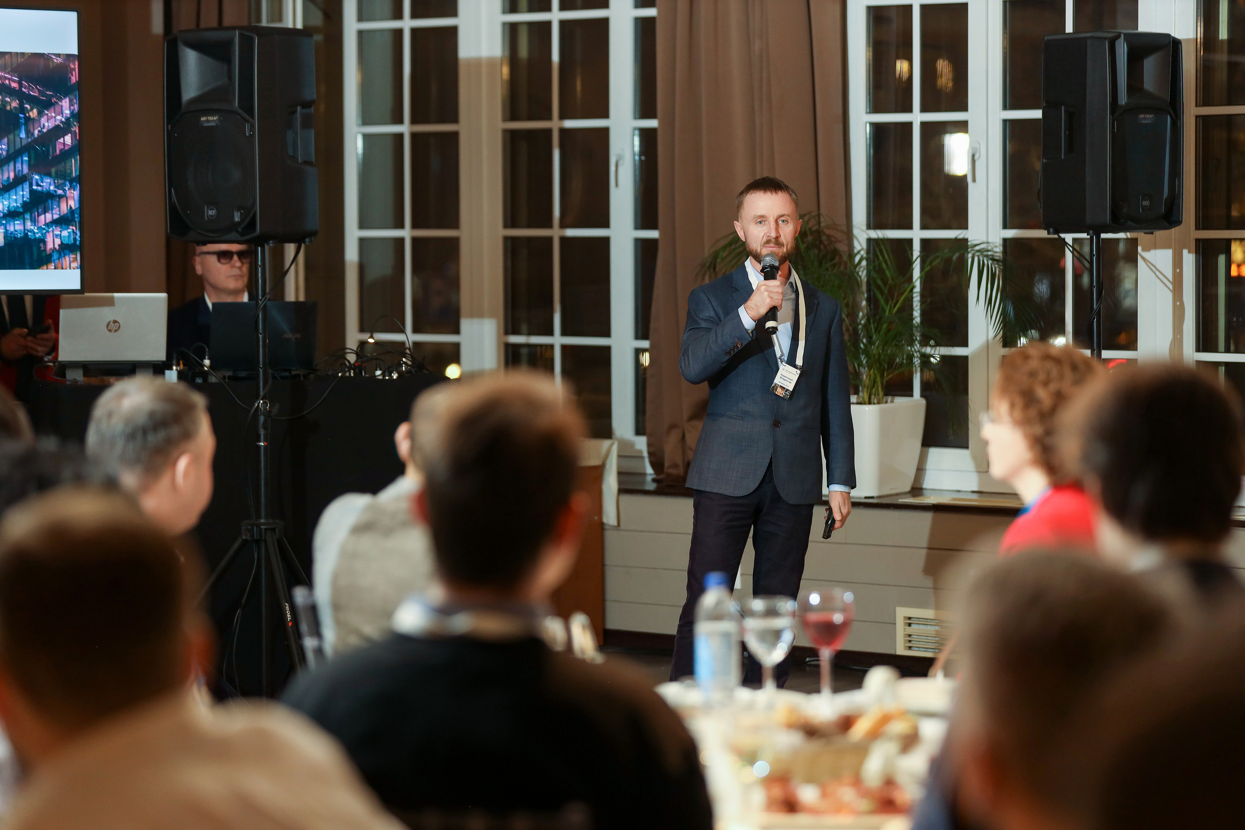 DIS. Фотограф Антон Чупринин