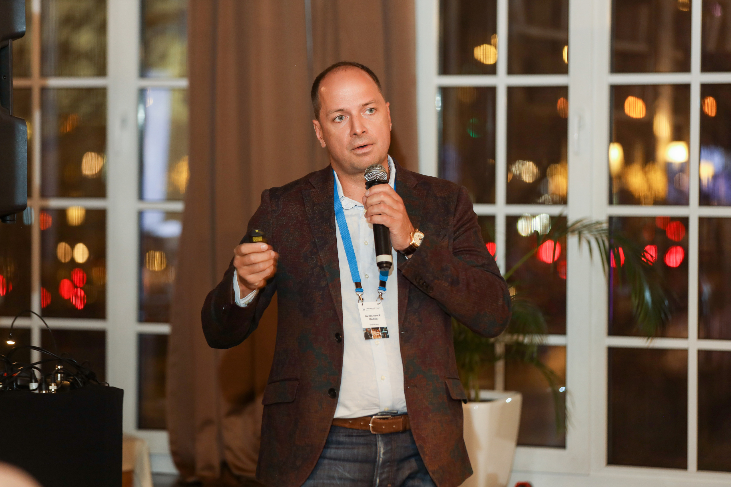 DIS. Фотограф Антон Чупринин