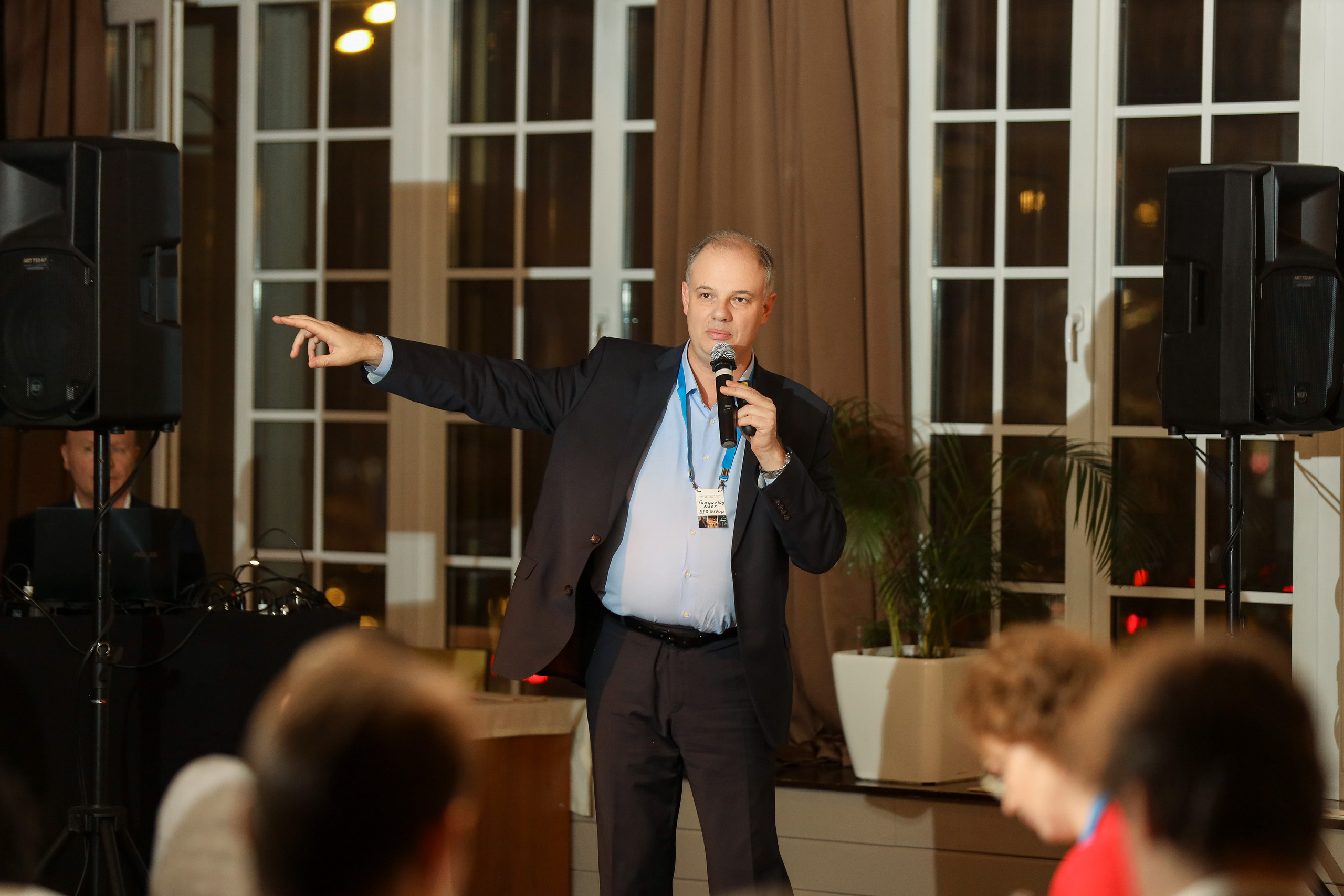 DIS. Фотограф Антон Чупринин