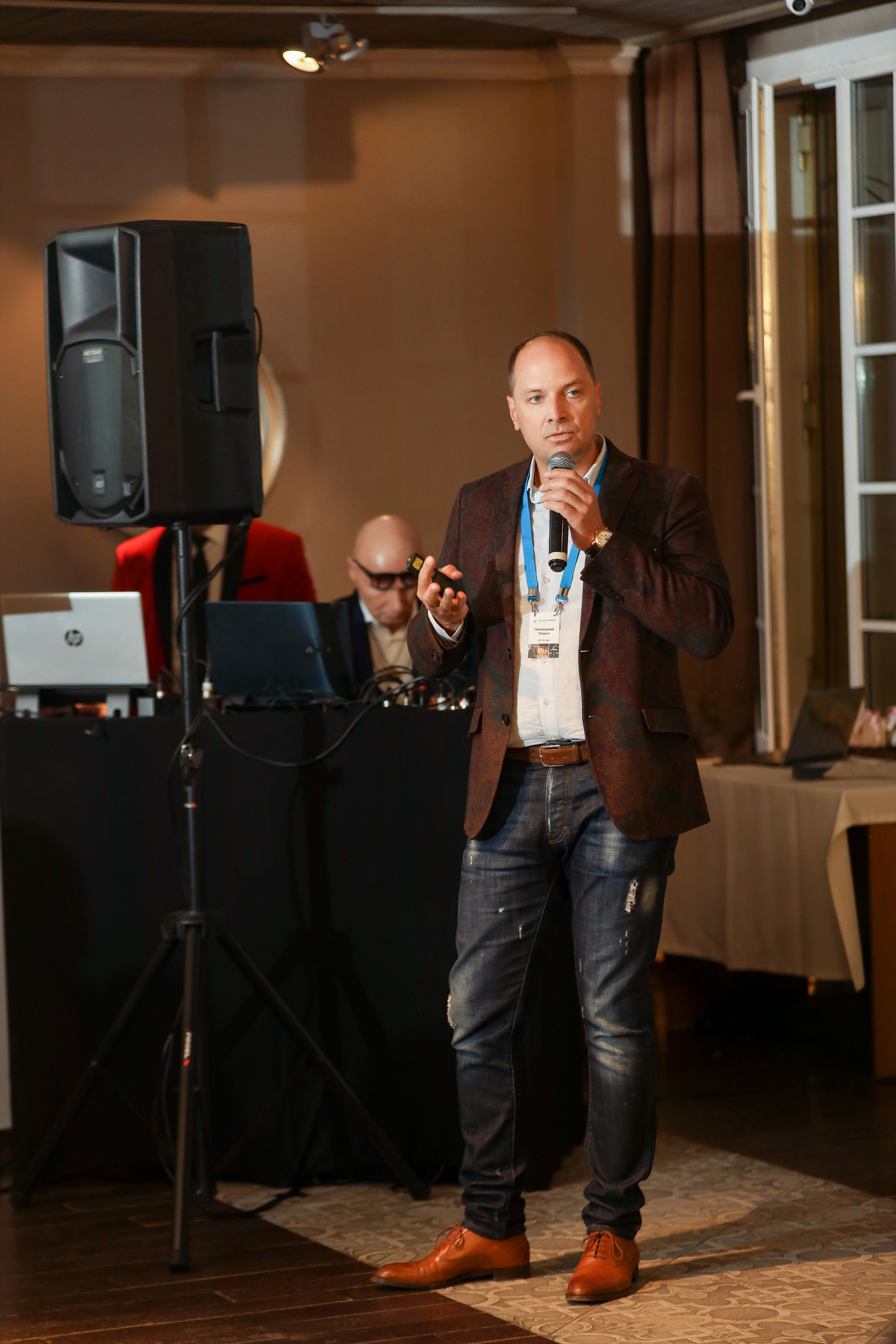 DIS. Фотограф Антон Чупринин