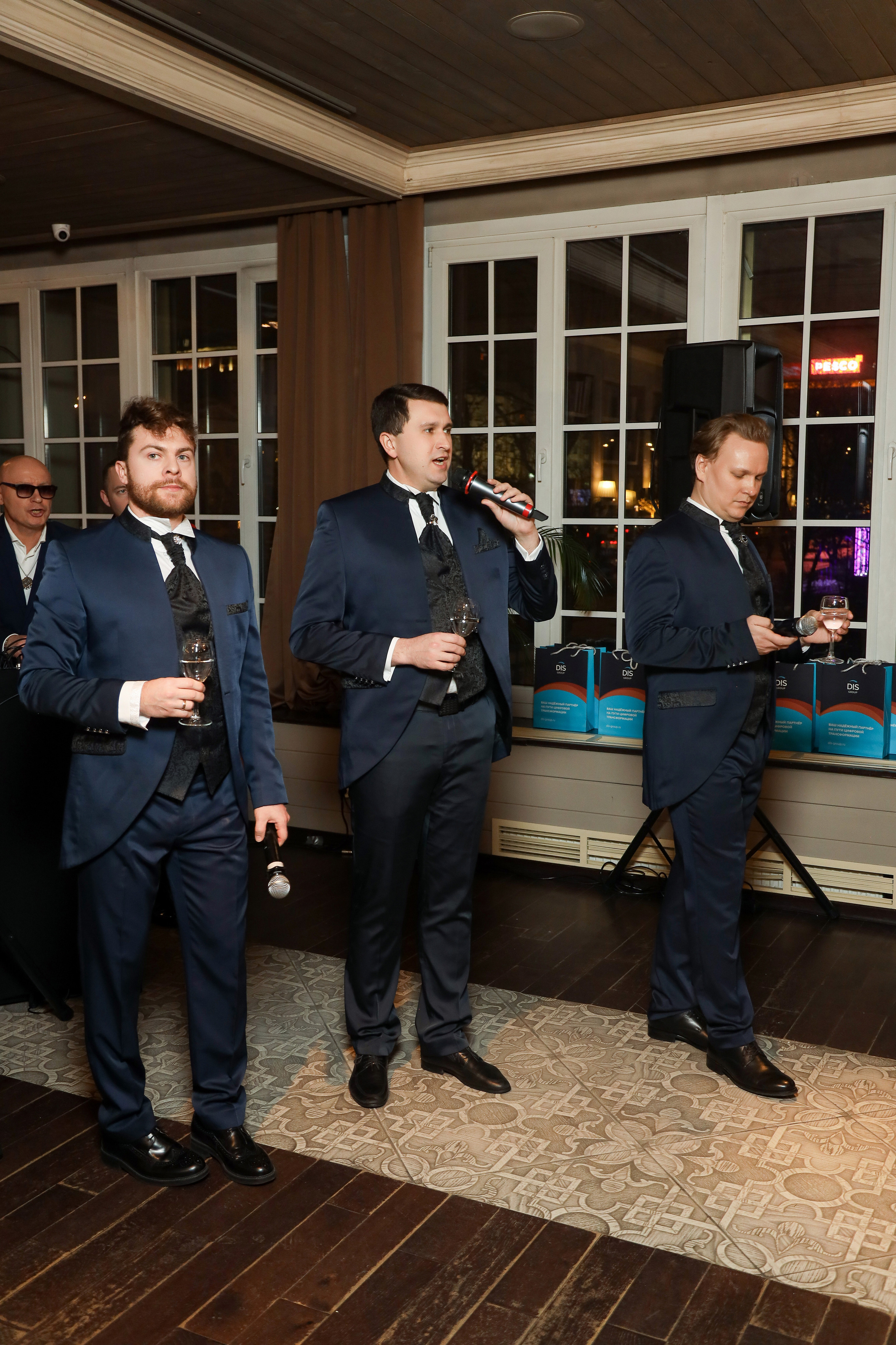 DIS. Фотограф Антон Чупринин