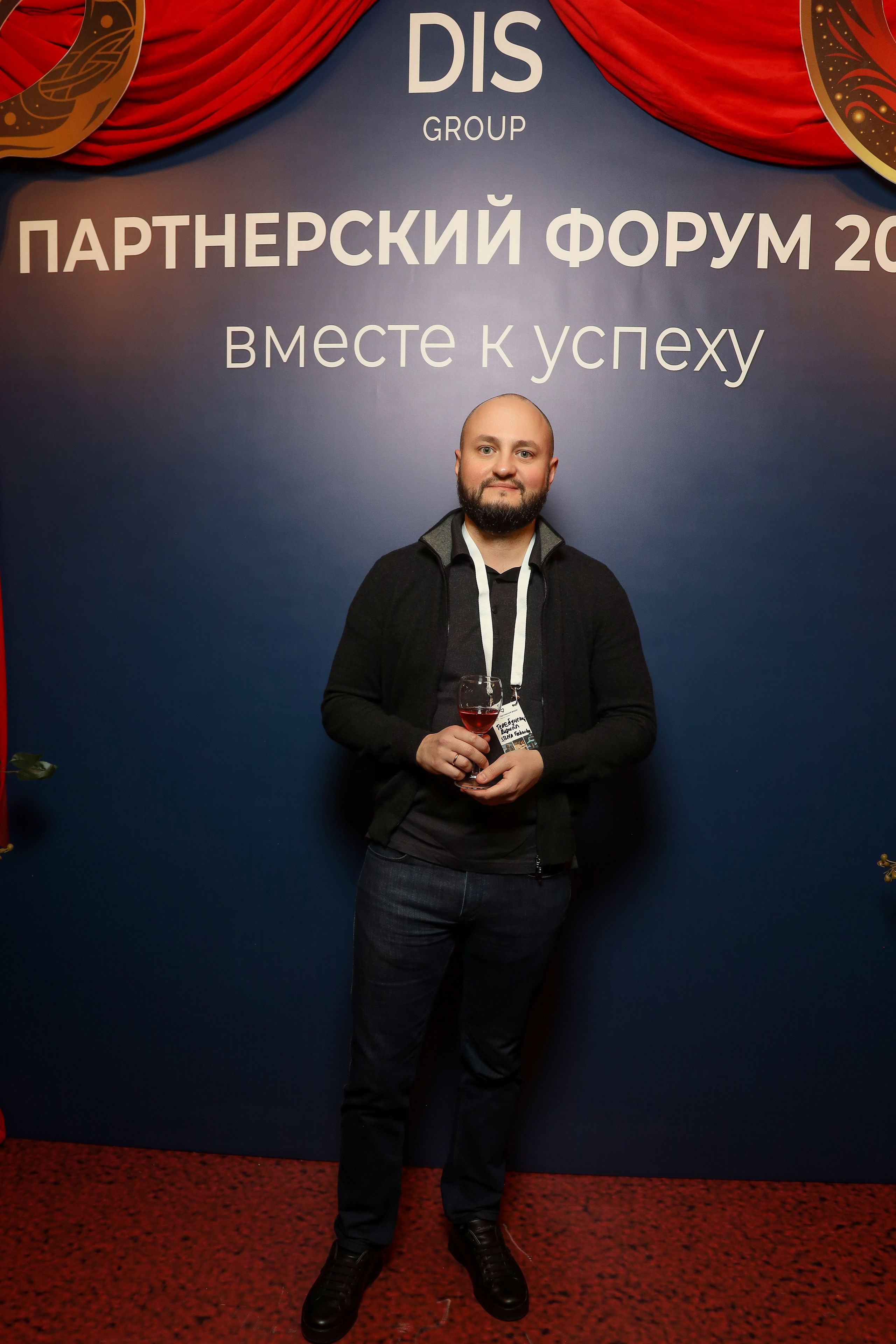 DIS. Фотограф Антон Чупринин