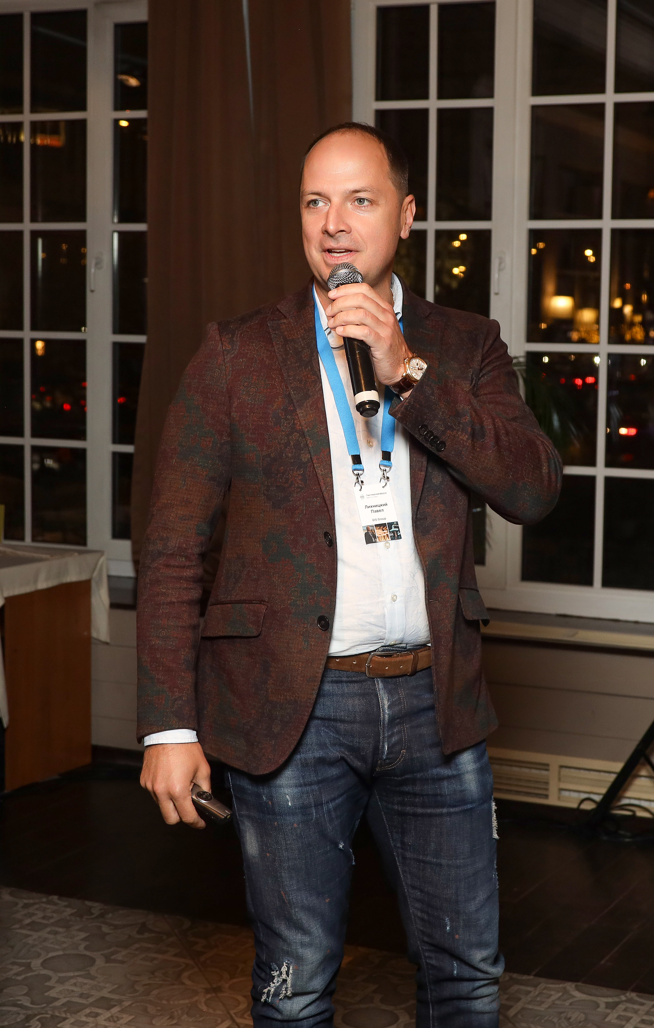 DIS. Фотограф Антон Чупринин