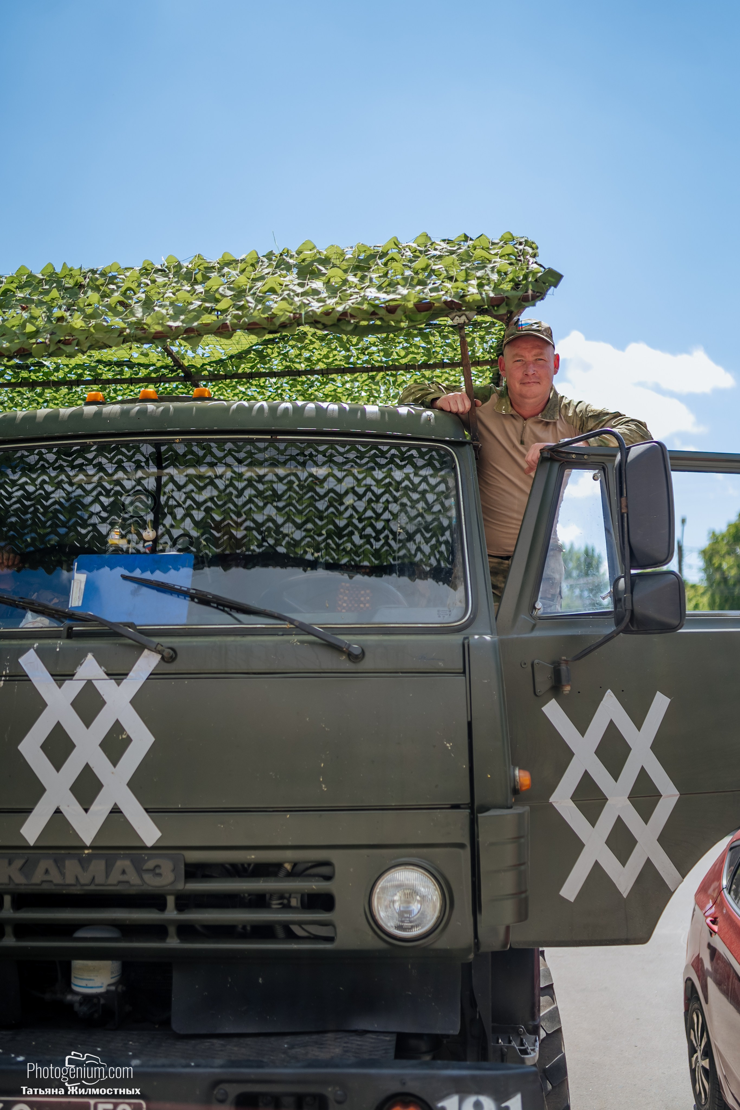 8 июня «Патриоты из Курска» сбор гуманитарной помощи у кинотеатра «Родина». Фотограф Нижний Новгород Татьяна Кейод