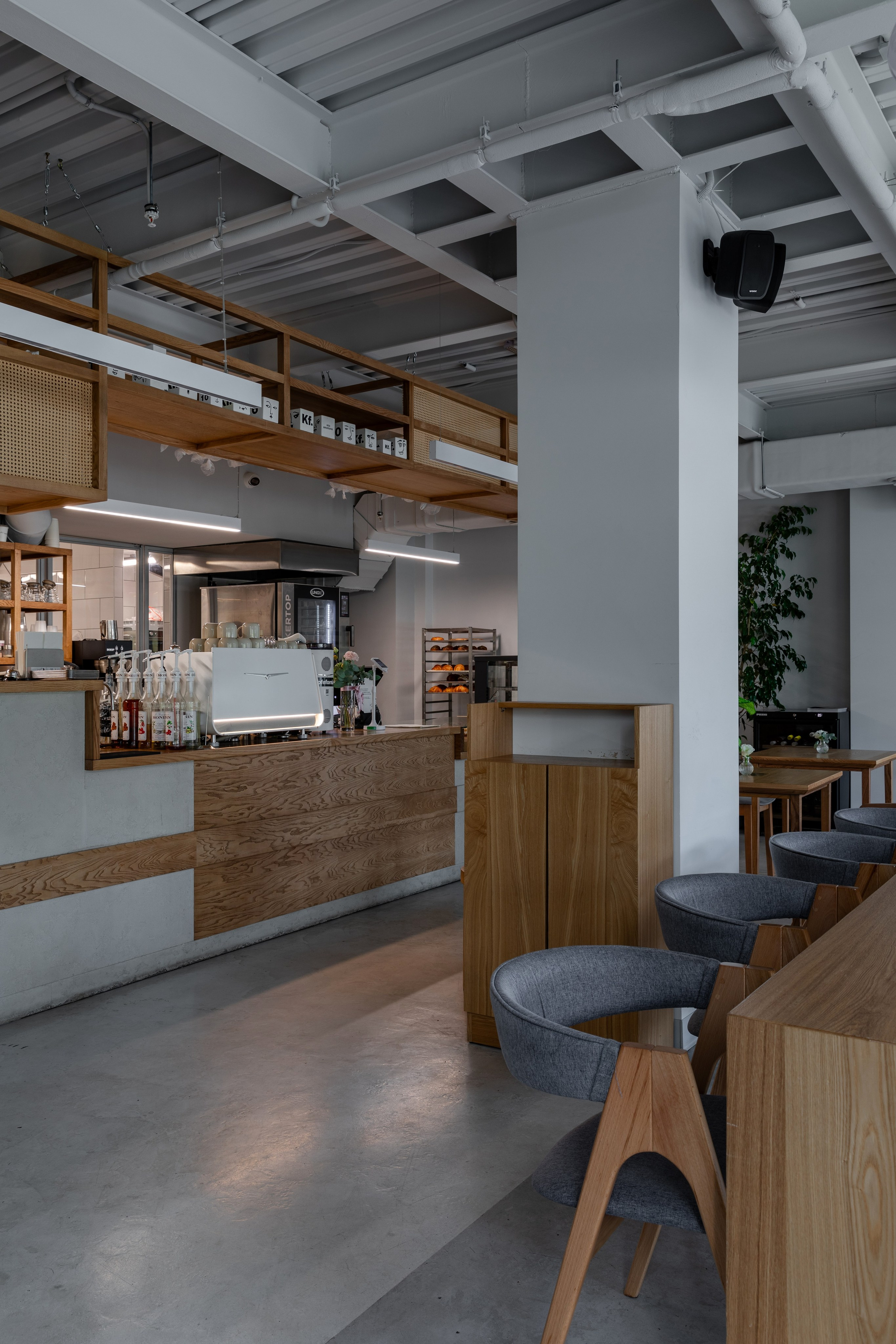 Интерьерная фотосъёмка кофейни «КОФЕФОРНИЯ» в Сочи. Интерьерный фотограф в Сочи Владислав Нагин