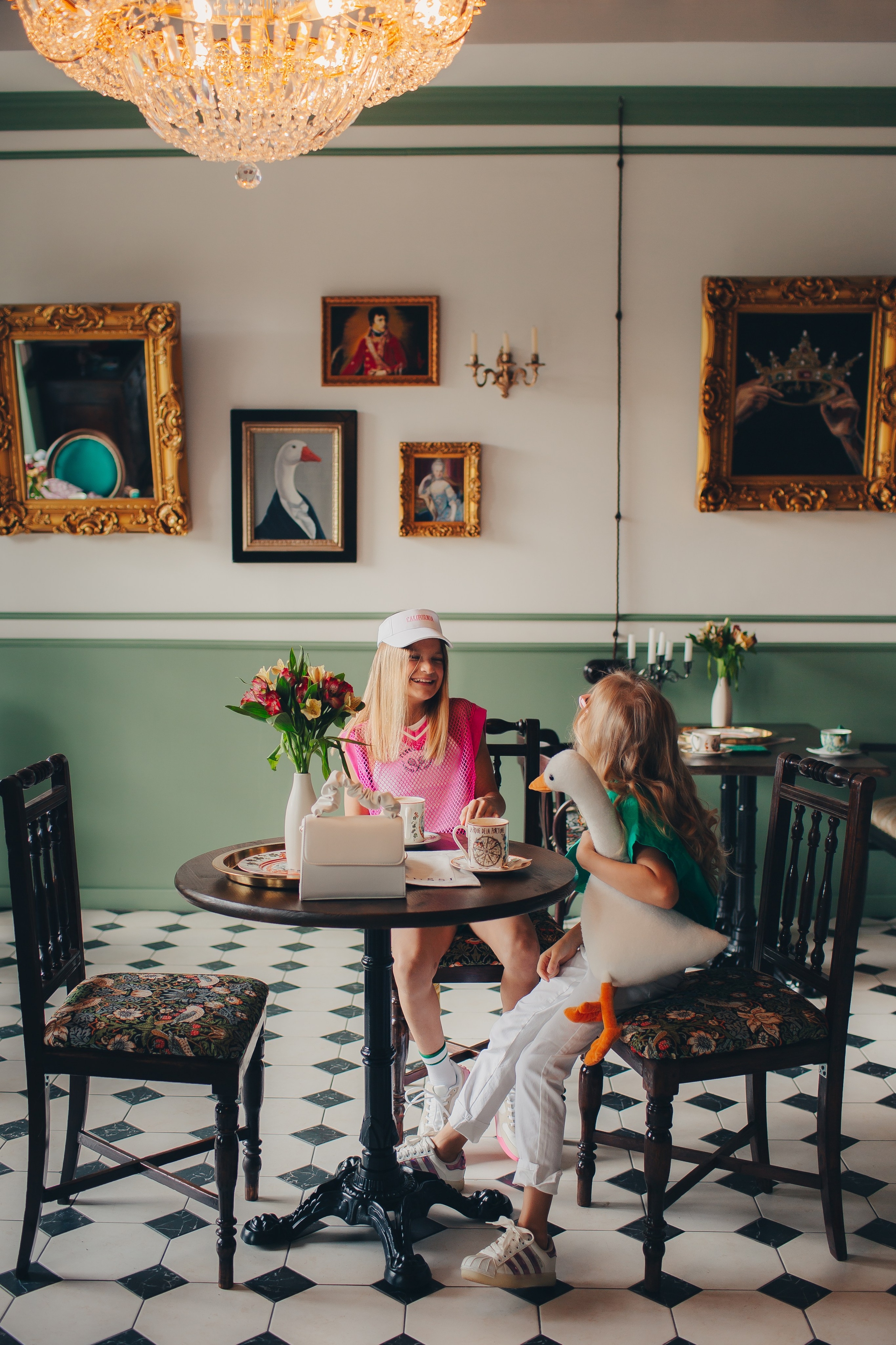 Съёмка подружками в кафе. Фотограф Евгения Мальцева, Архангельск