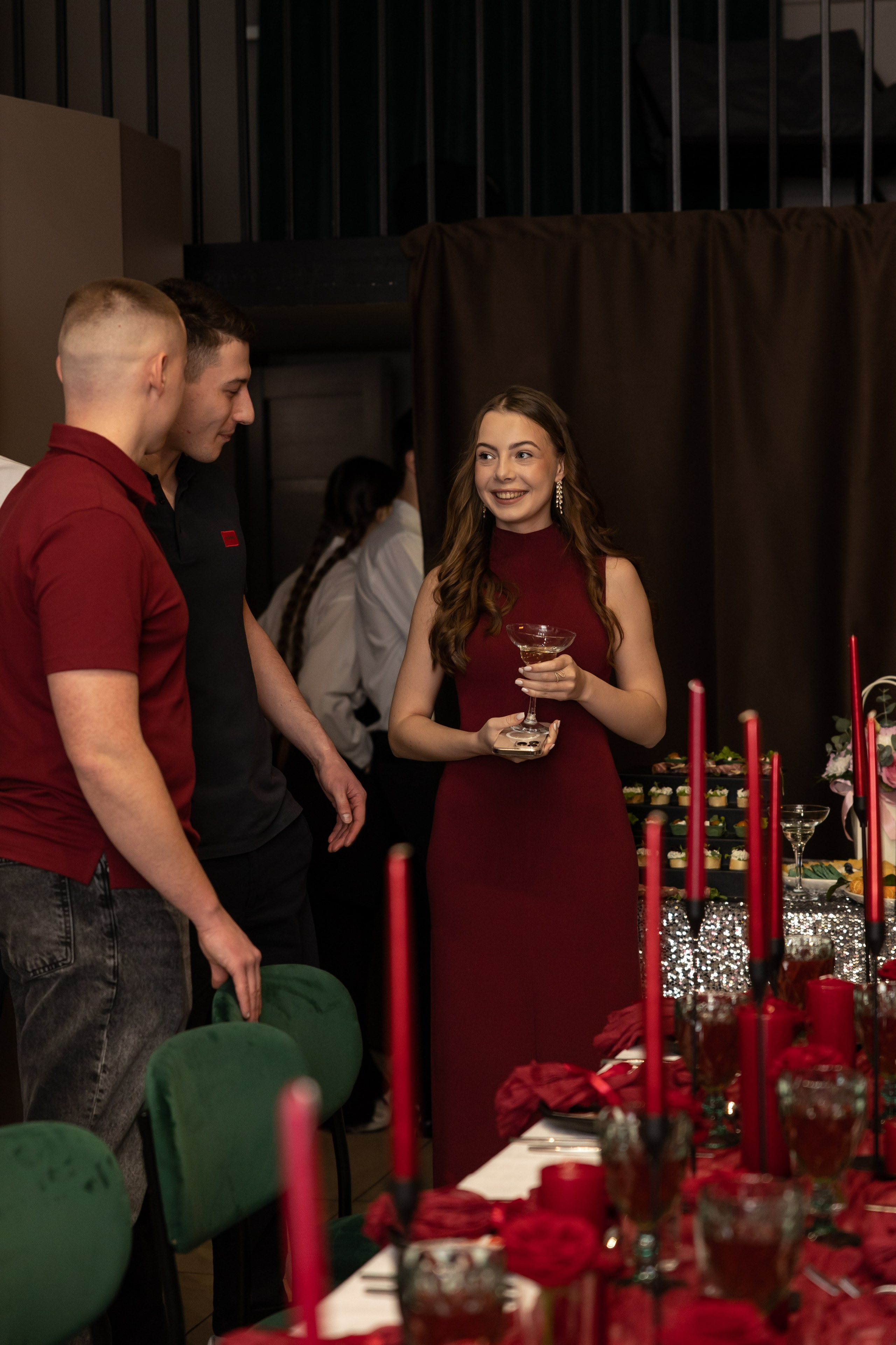 День рождение Марии, иммерсивный ужин. Семейный и женский фотограф, стильный репортаж в г. Новосибирск