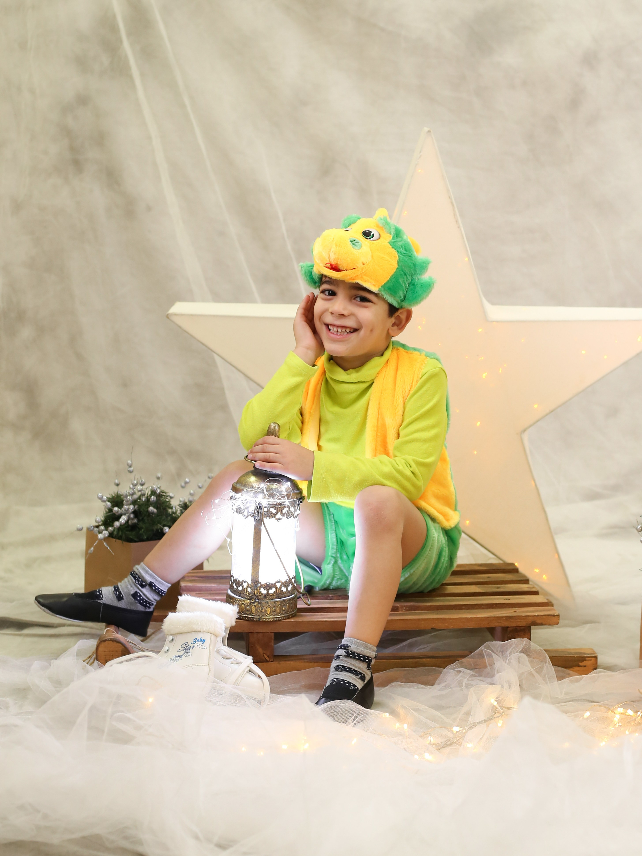 Общее фото в детском саду с выездным реквизитом в Тюмени. Выпускные альбомы в Тюмени для школ, садов, вузов спортивных секций